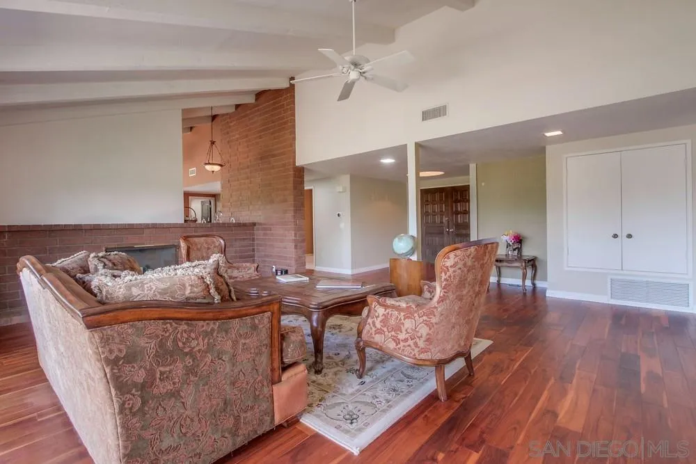 https://cdn.realtyfeed.com/cdn/127/250036353/fdcfa7d50c8df1f9e4e8e6d31deb3532.webp