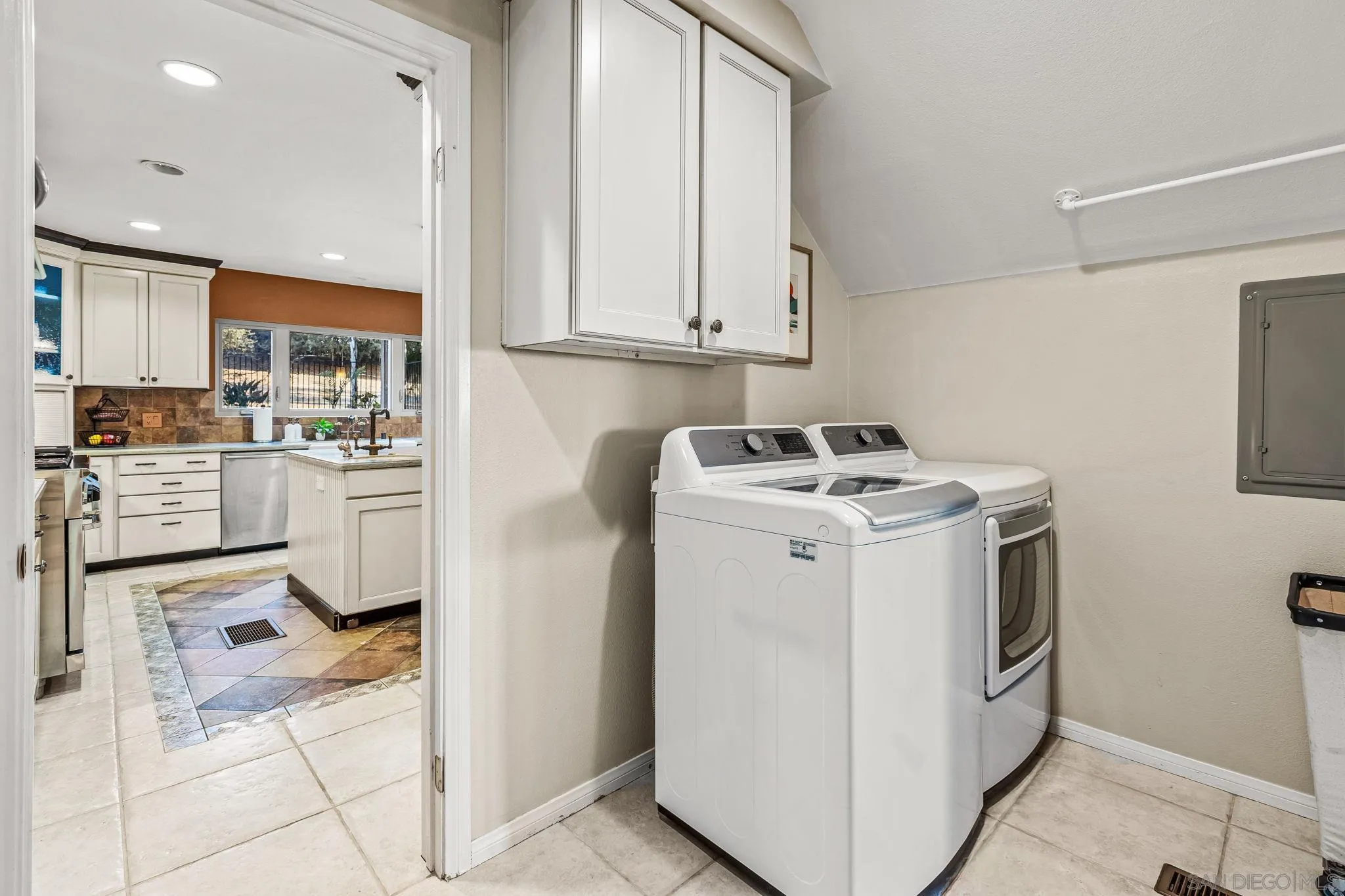 https://cdn.realtyfeed.com/cdn/127/250036362/0251f96a4fe7f90610dc7f8c227f75b0.webp