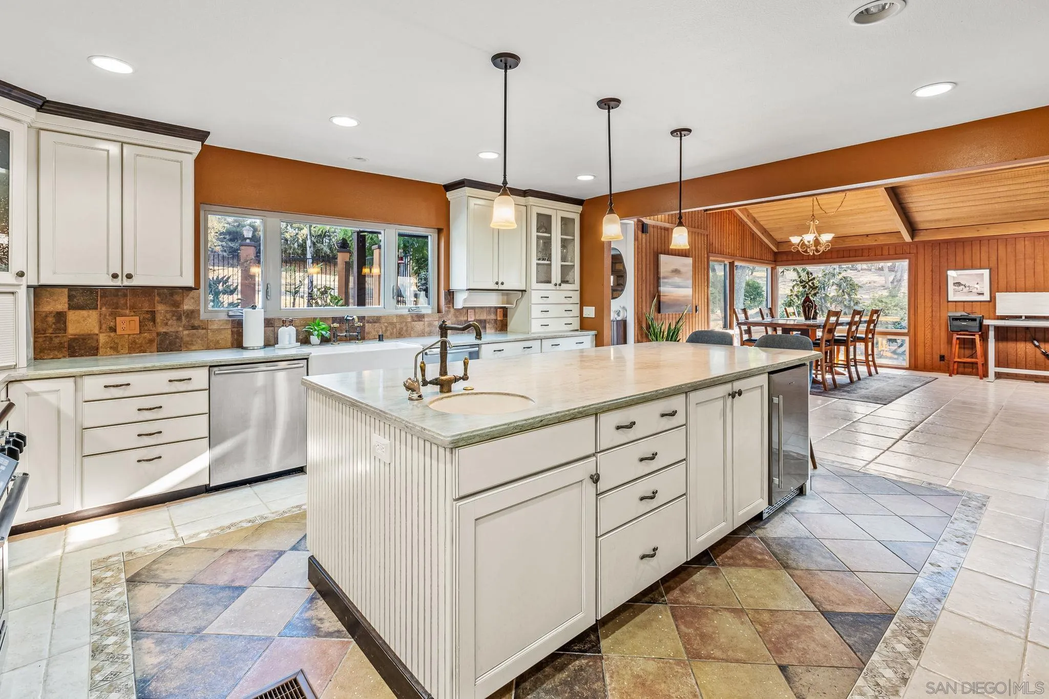https://cdn.realtyfeed.com/cdn/127/250036362/8e680992b1182ef49861638e4047d1aa.webp