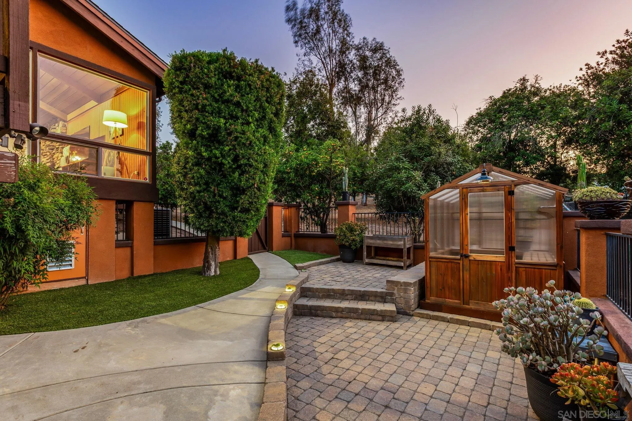 https://cdn.realtyfeed.com/cdn/127/250036362/a26ff2d26adc5e171bbdc03675b95b19.webp