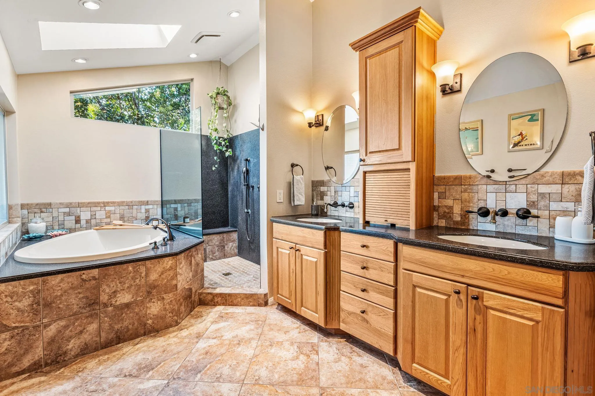 https://cdn.realtyfeed.com/cdn/127/250036362/a82577e8725720211733e4dd127272b6.webp