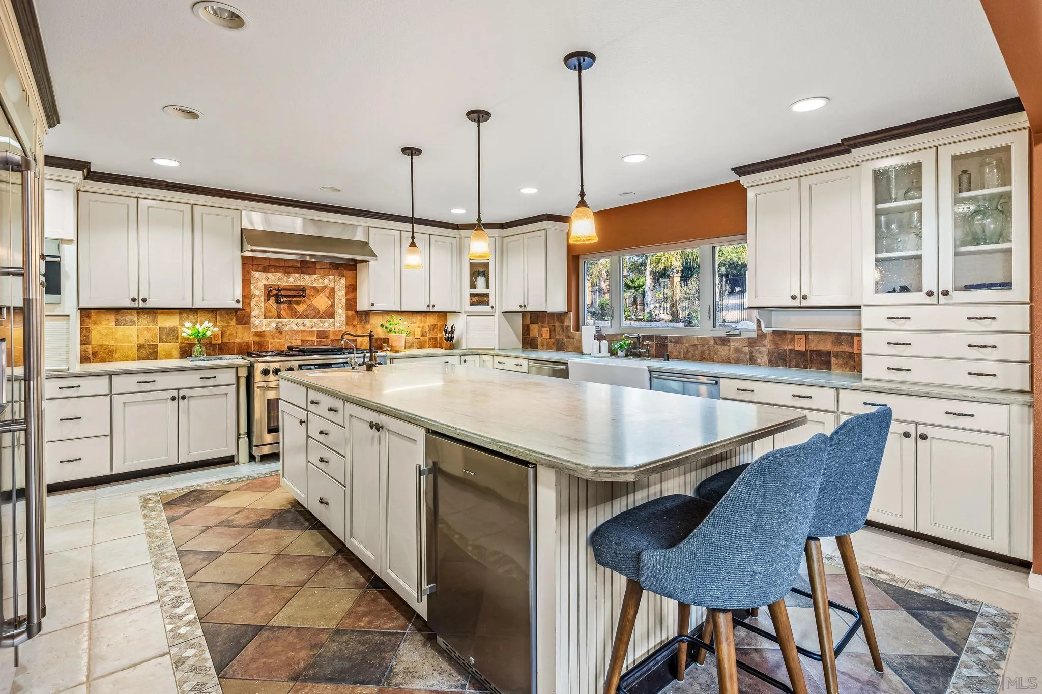 https://cdn.realtyfeed.com/cdn/127/250036362/ca6c406cbd093c9fb6191deb4e795c6a.webp