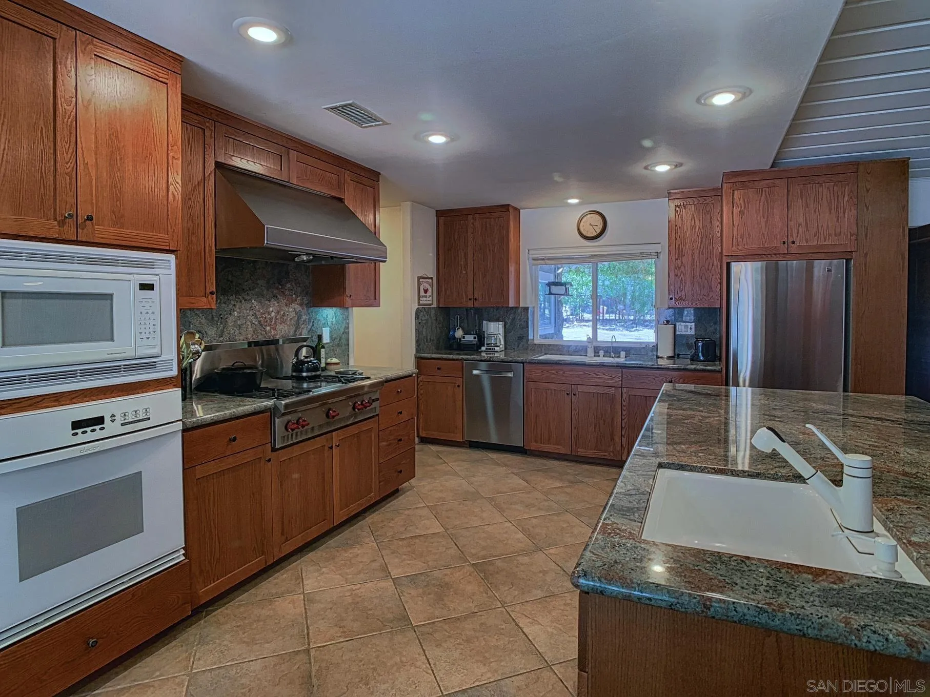 https://cdn.realtyfeed.com/cdn/127/250036365/3e3796f302e22d5d750975ef1125b42b.webp