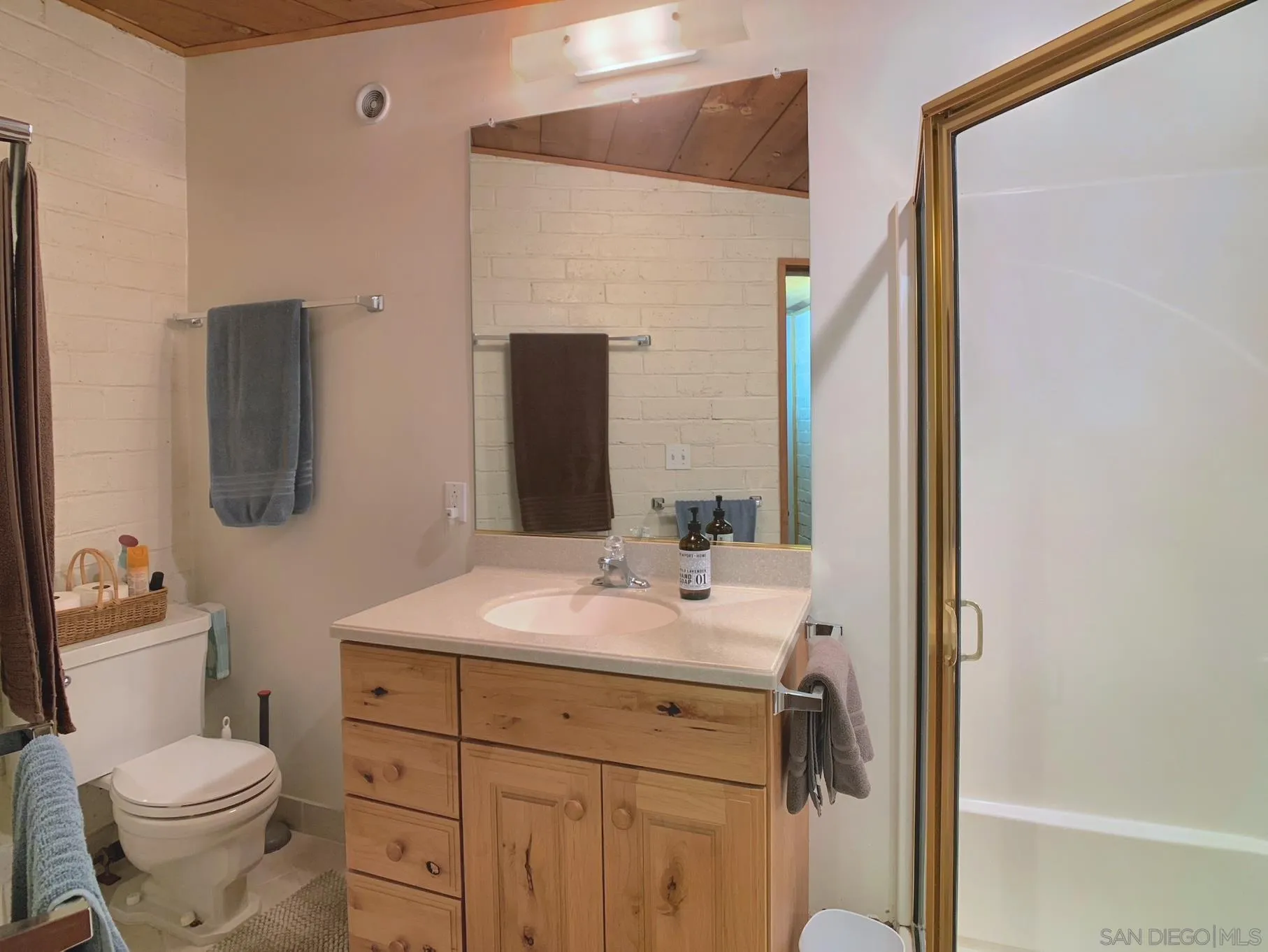 https://cdn.realtyfeed.com/cdn/127/250036365/529ca571151b8296ea3762a2ff58ab66.webp