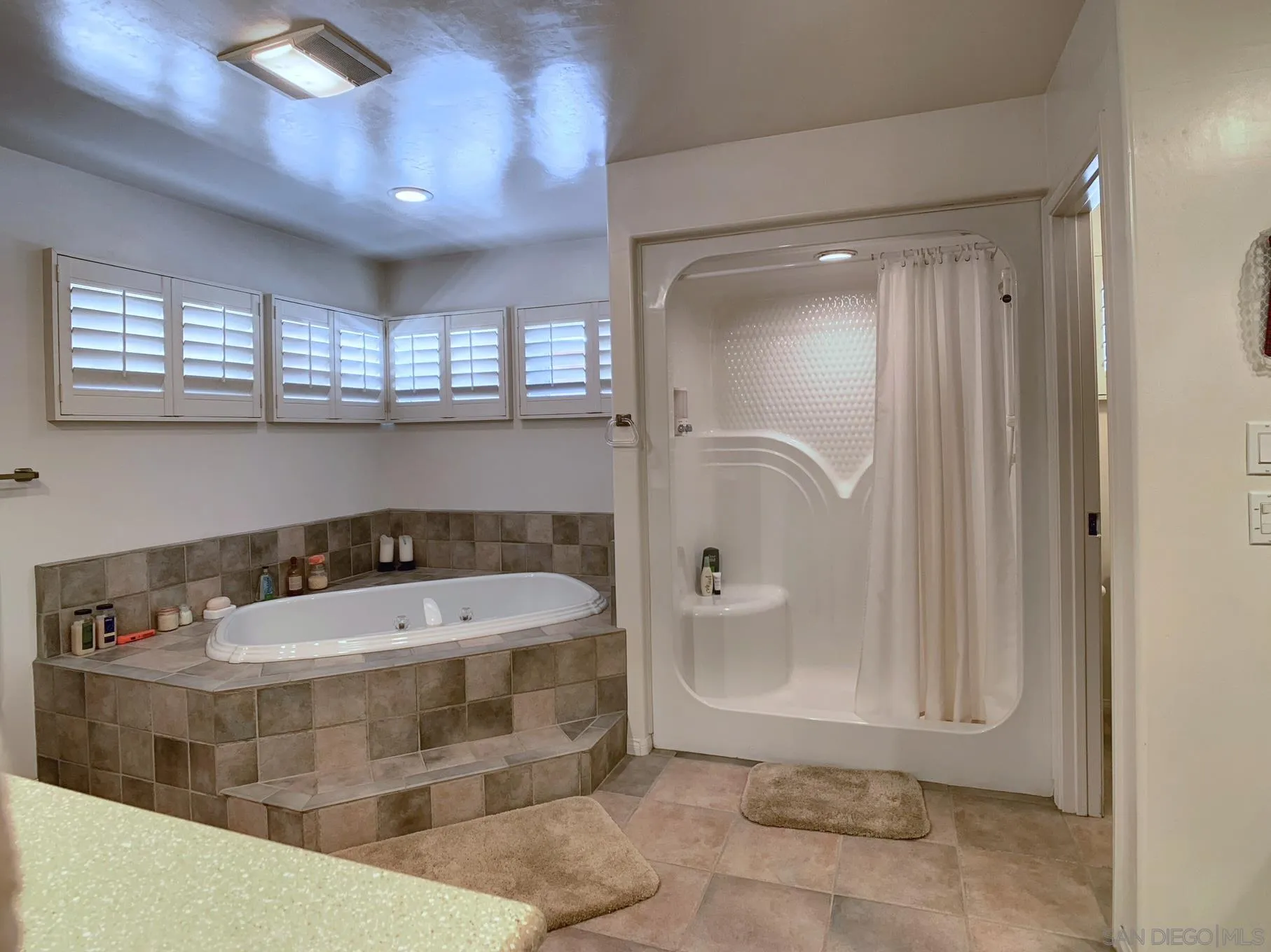 https://cdn.realtyfeed.com/cdn/127/250036365/928ae140f6de7dd3f2b1183e48cabf45.webp