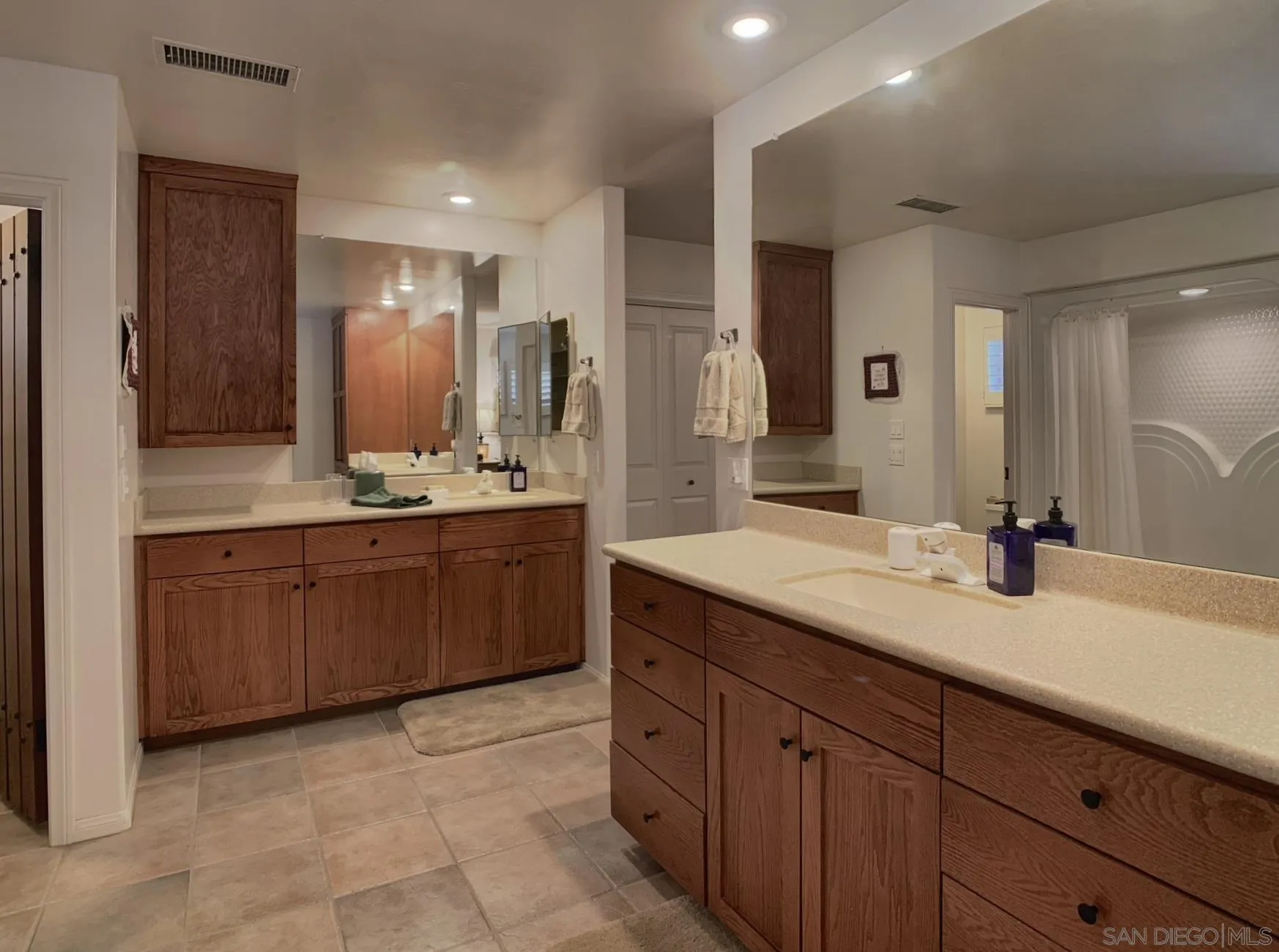https://cdn.realtyfeed.com/cdn/127/250036365/ed55234ae0b79f273be643557954fceb.webp