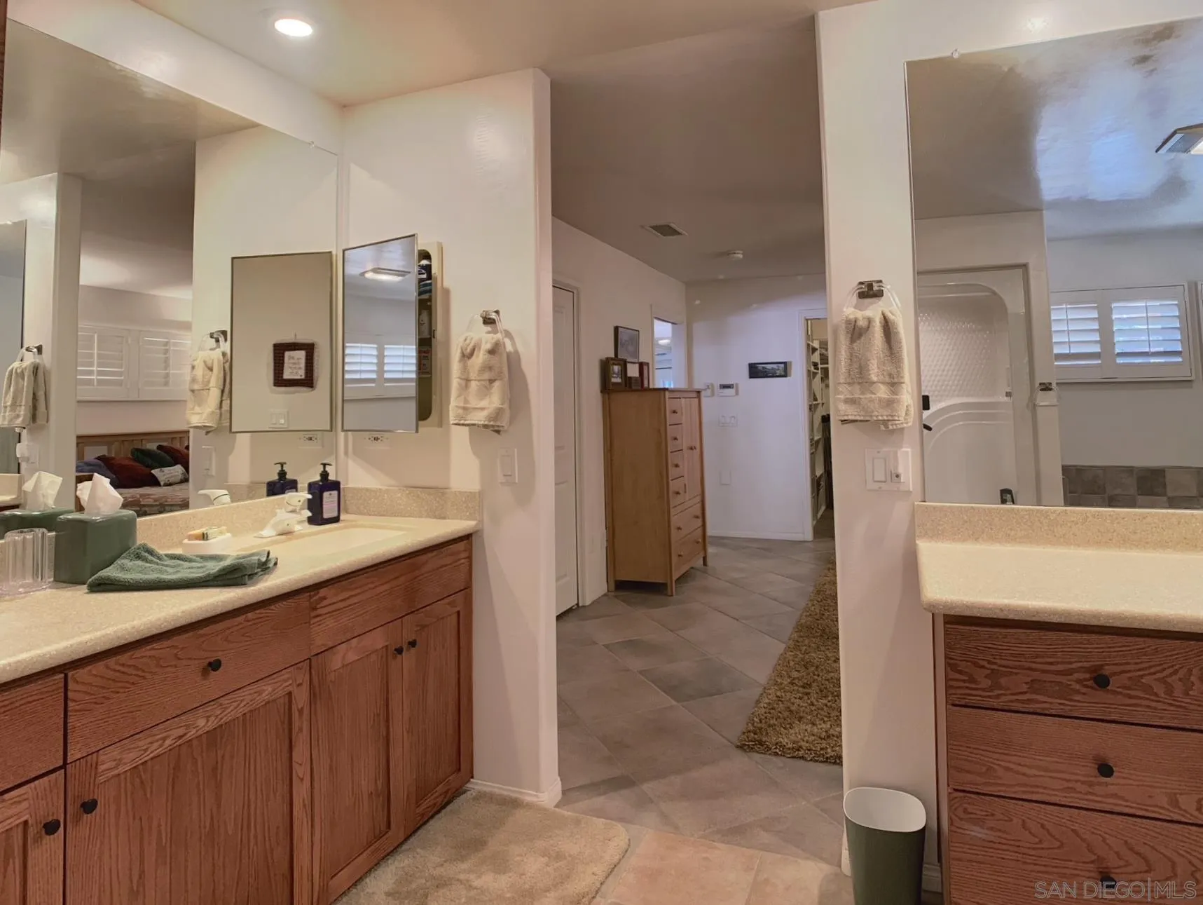 https://cdn.realtyfeed.com/cdn/127/250036365/f6bab8cc77e5f010b2c3672d2f4a5192.webp