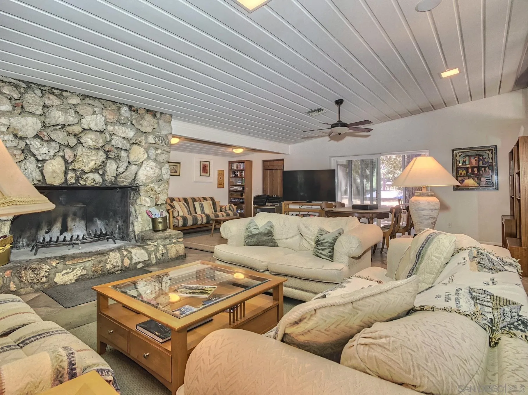 https://cdn.realtyfeed.com/cdn/127/250036365/fa90abf05a2fe6df7e2bb92238bcc37f.webp