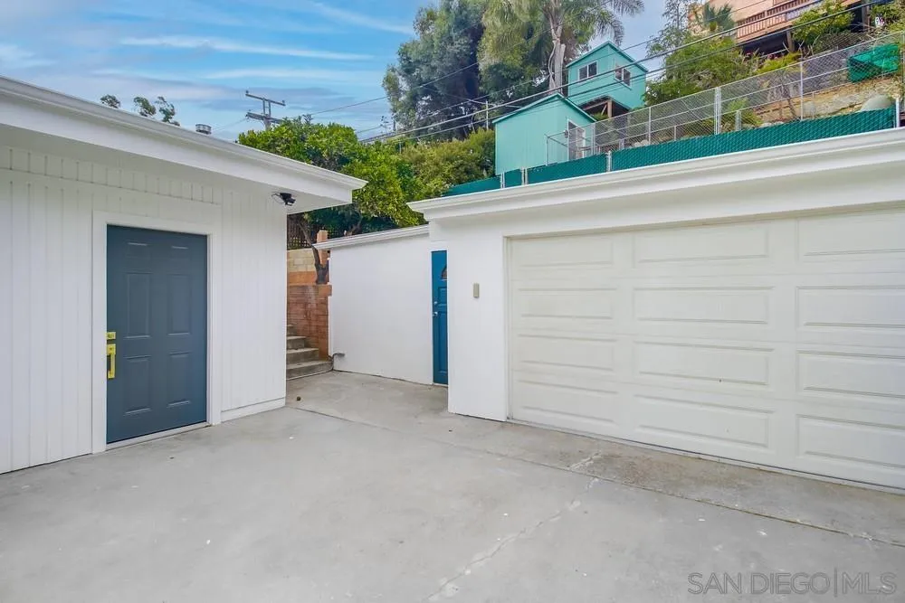 https://cdn.realtyfeed.com/cdn/127/250036369/c3bcead26e837ddb7854bf0aebedacc7.webp