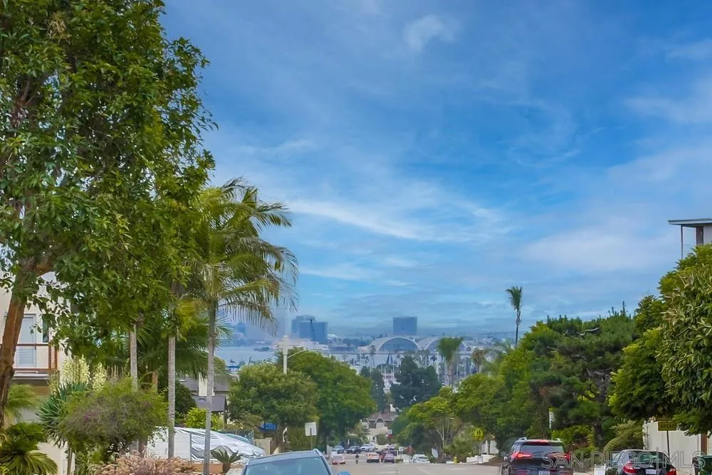 https://cdn.realtyfeed.com/cdn/127/250036369/fd18018ed2d3e6e3464d5b17b9ebe887.webp