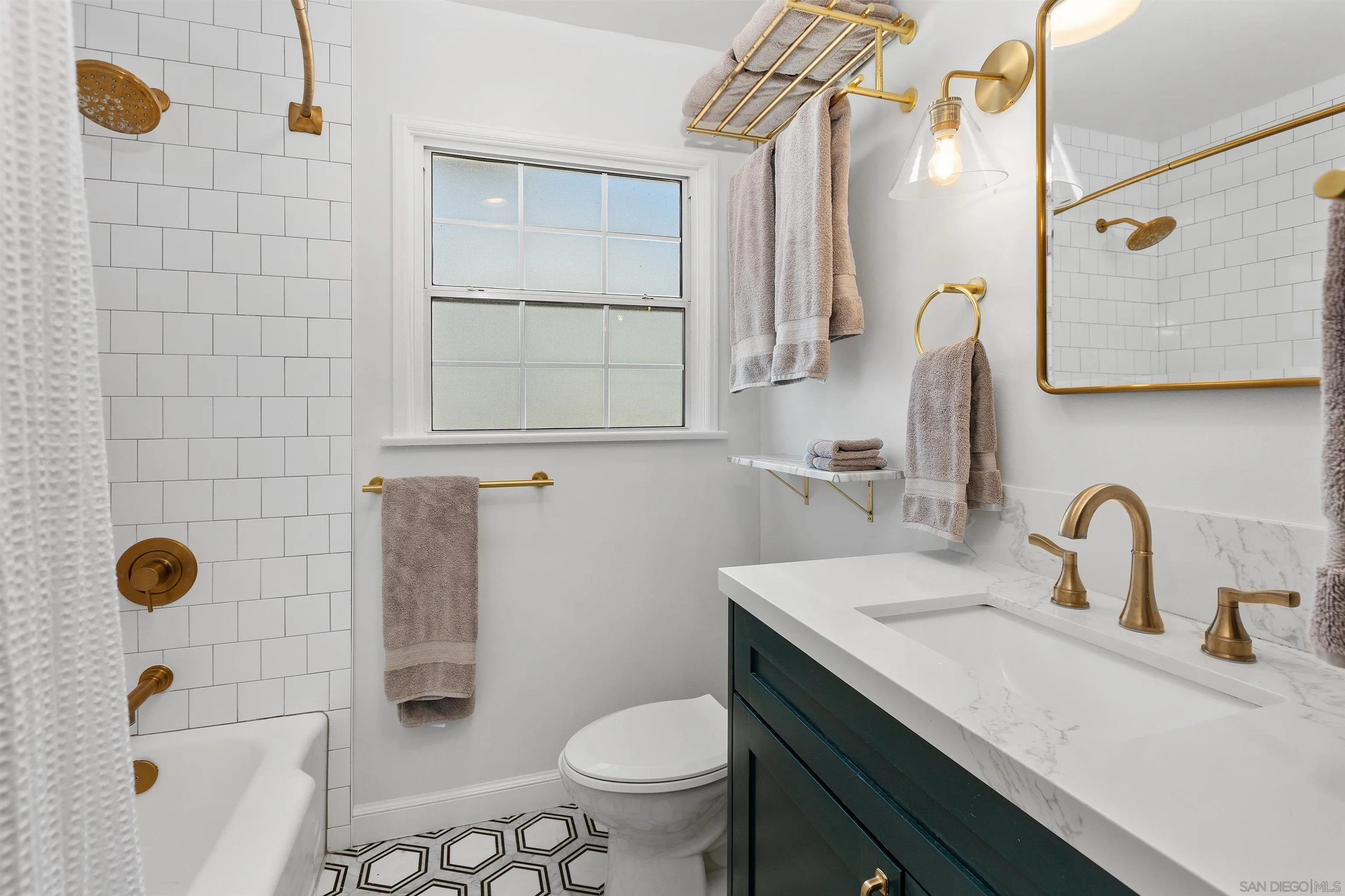 https://cdn.realtyfeed.com/cdn/127/250036372/58485410d68604e5911a37a0e0e540c8.webp