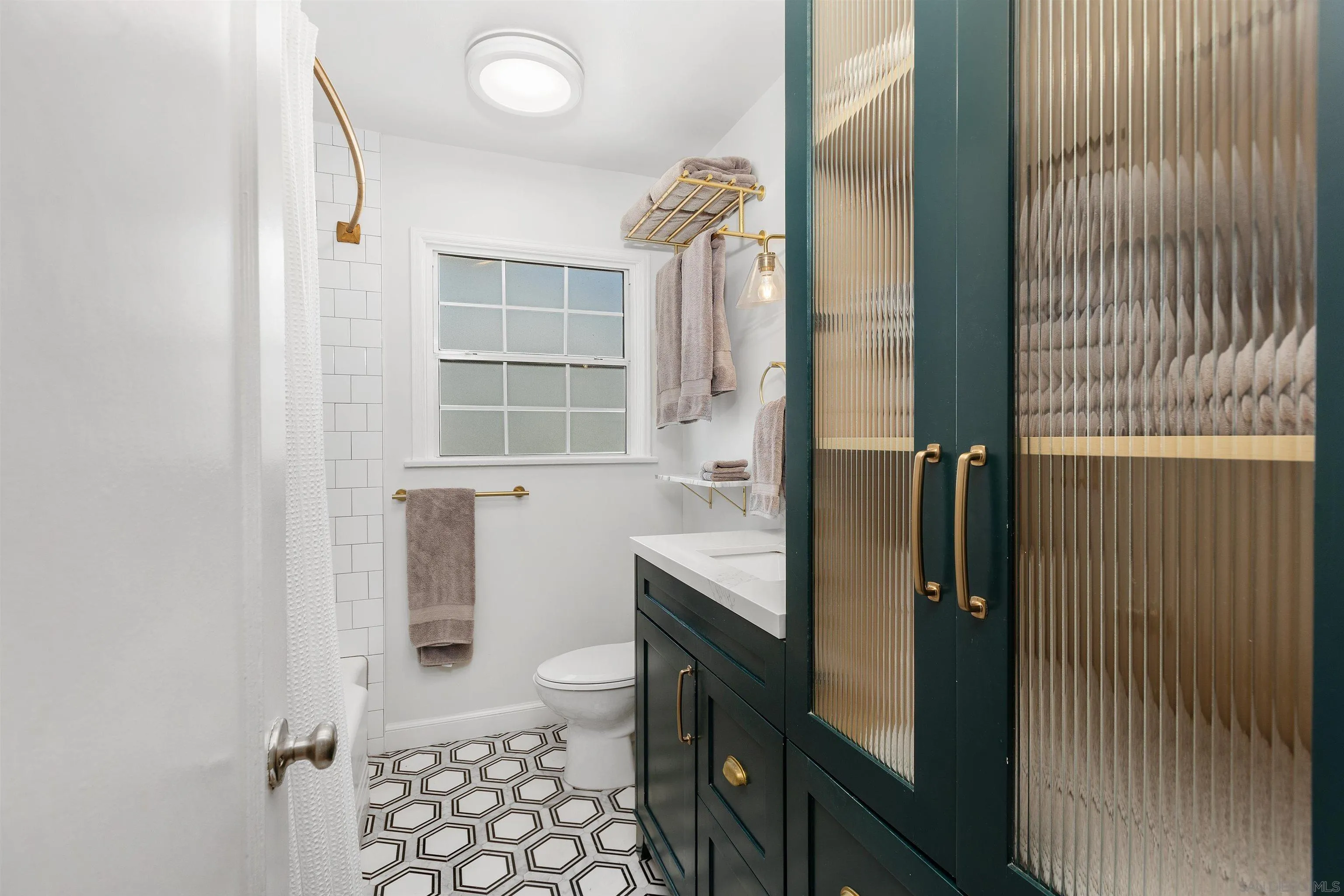 https://cdn.realtyfeed.com/cdn/127/250036372/ea64fd93b7752d965aaefbddbfc69563.webp