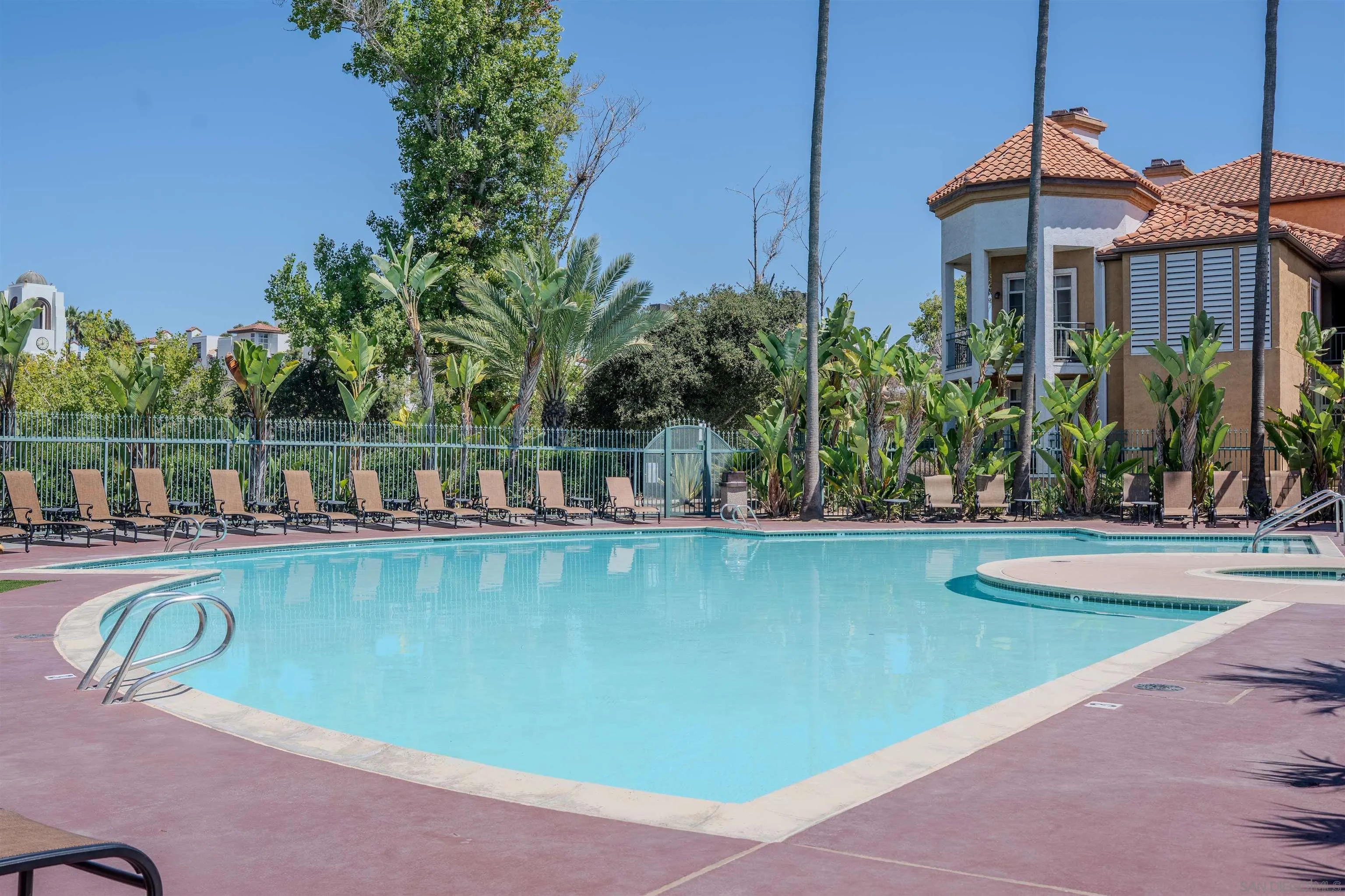 https://cdn.realtyfeed.com/cdn/127/250036374/deb9e14d021271f557ba4241425065c0.webp