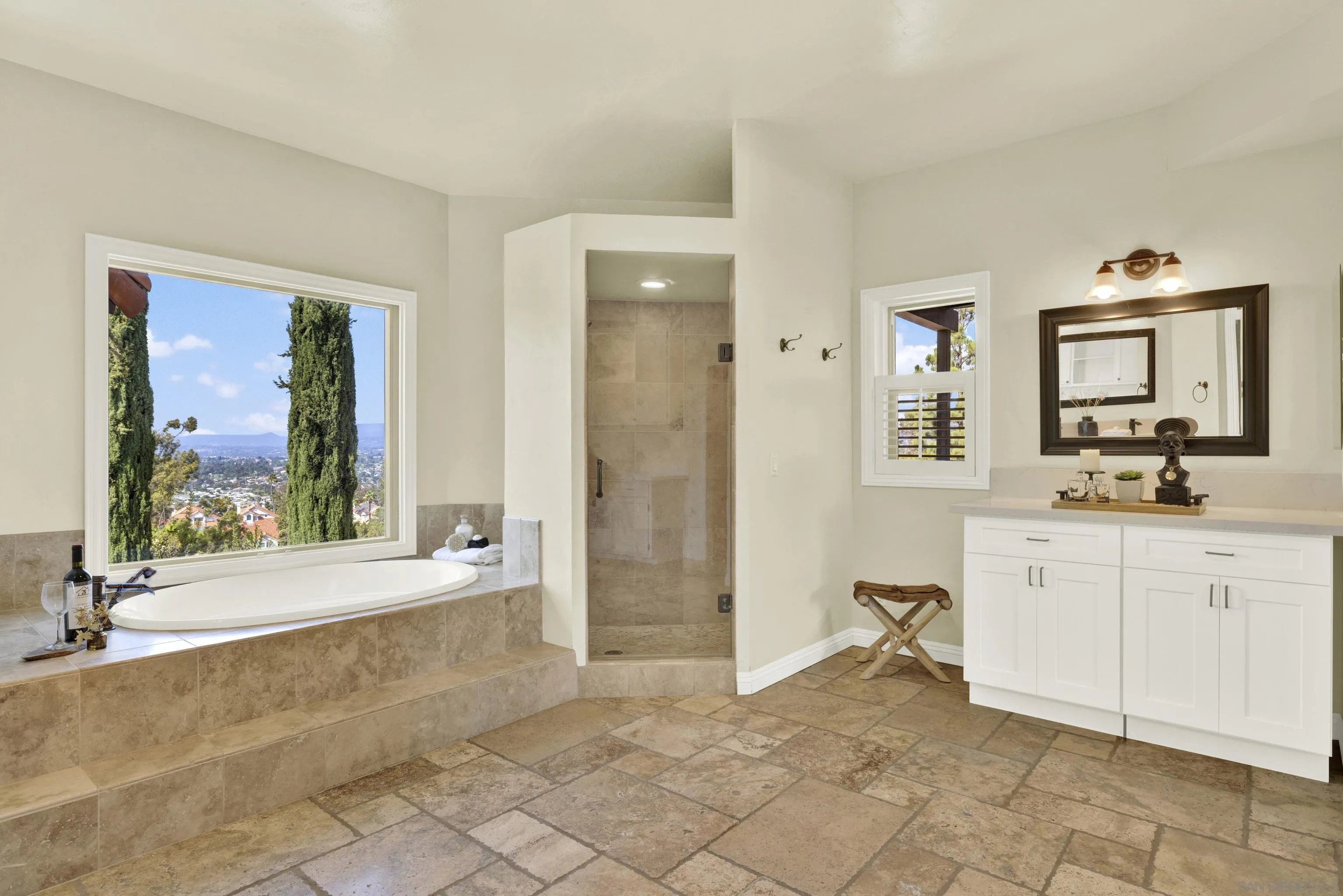 https://cdn.realtyfeed.com/cdn/127/250036376/0fb6ca40543cc3e9d63753bb52768fcc.webp