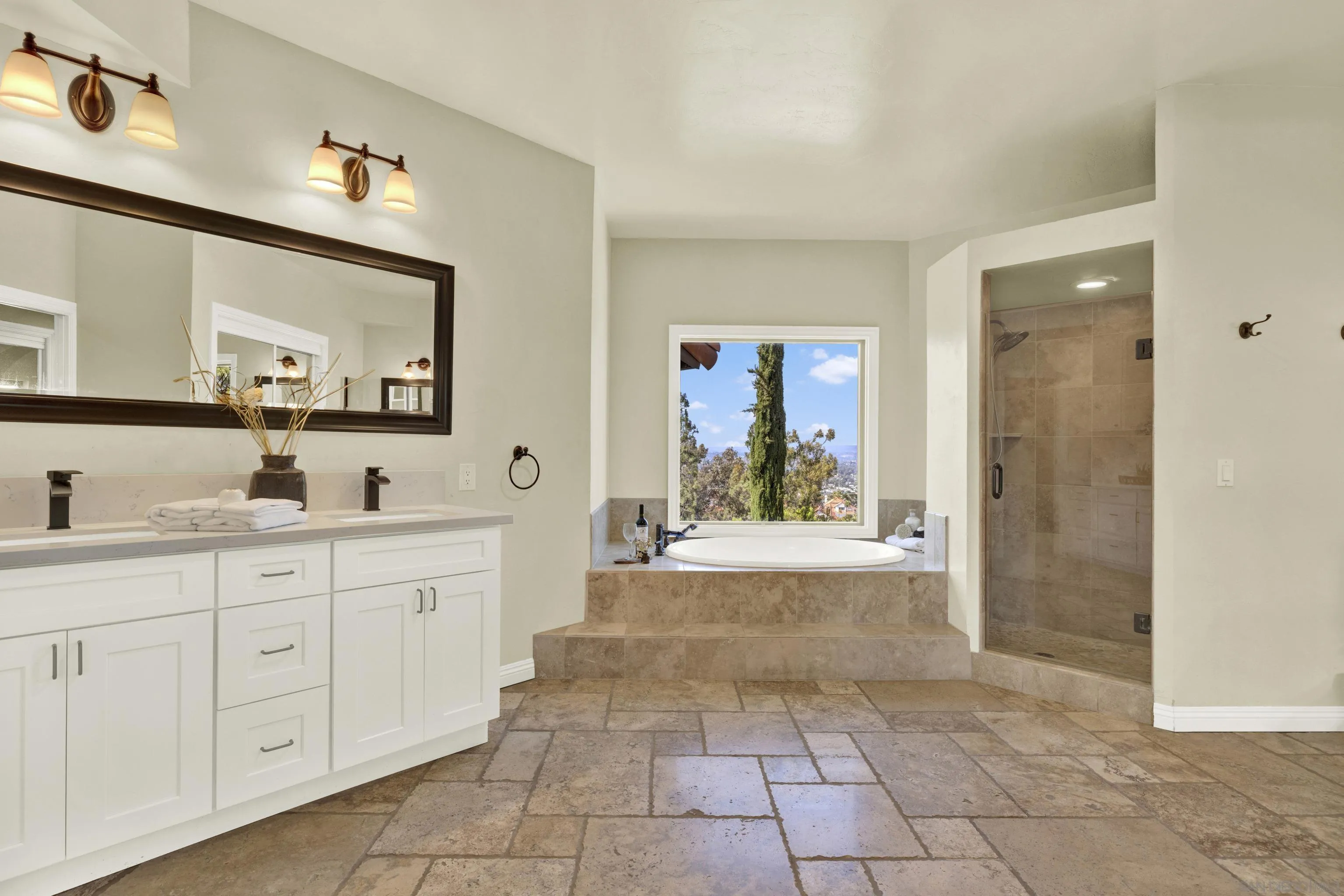 https://cdn.realtyfeed.com/cdn/127/250036376/2d652240ef0678bdf2a80f26cdc1ffdd.webp