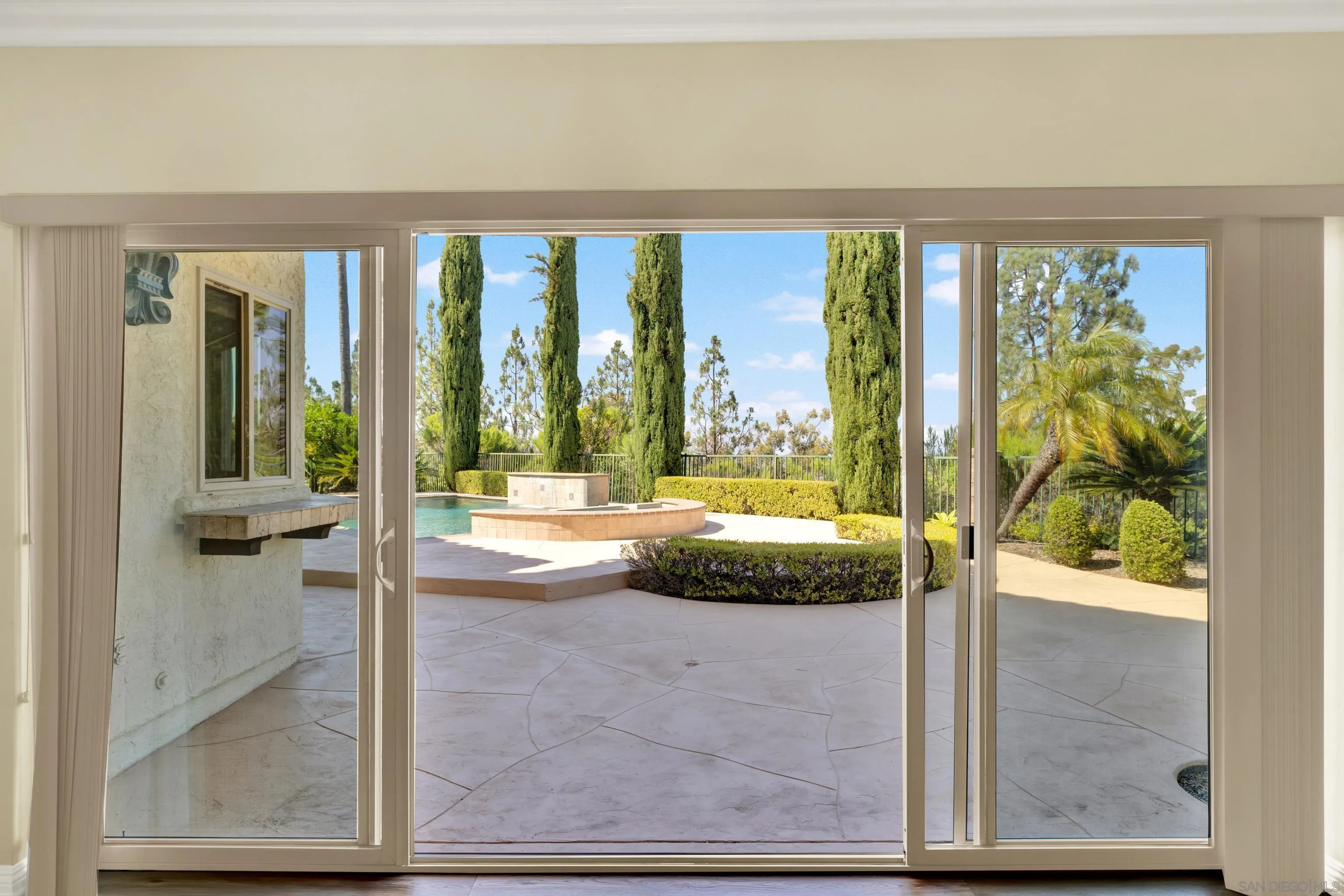 https://cdn.realtyfeed.com/cdn/127/250036376/43503509fee939f2a705a7590456274c.webp
