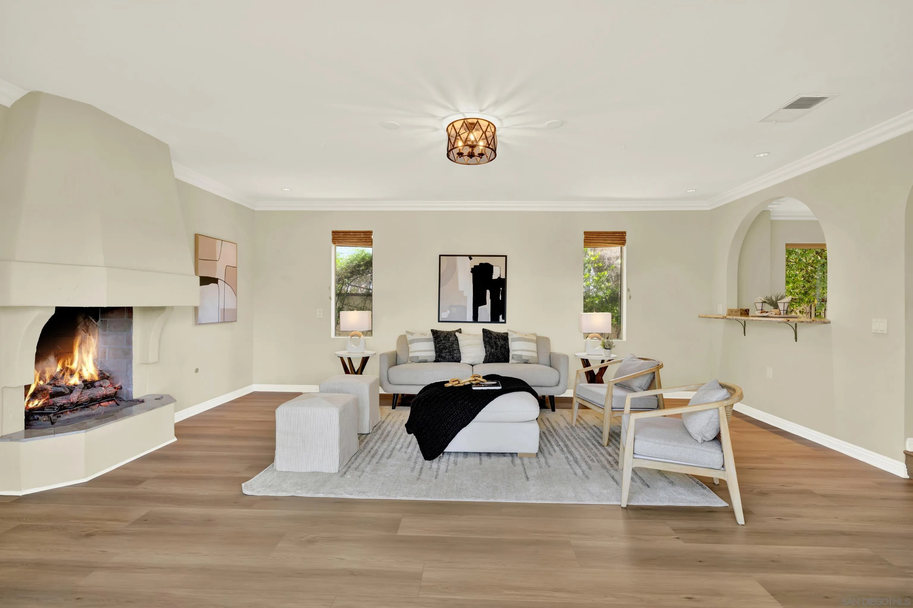 https://cdn.realtyfeed.com/cdn/127/250036376/591063f9efc91cdc109bb49e2d43a85d.webp