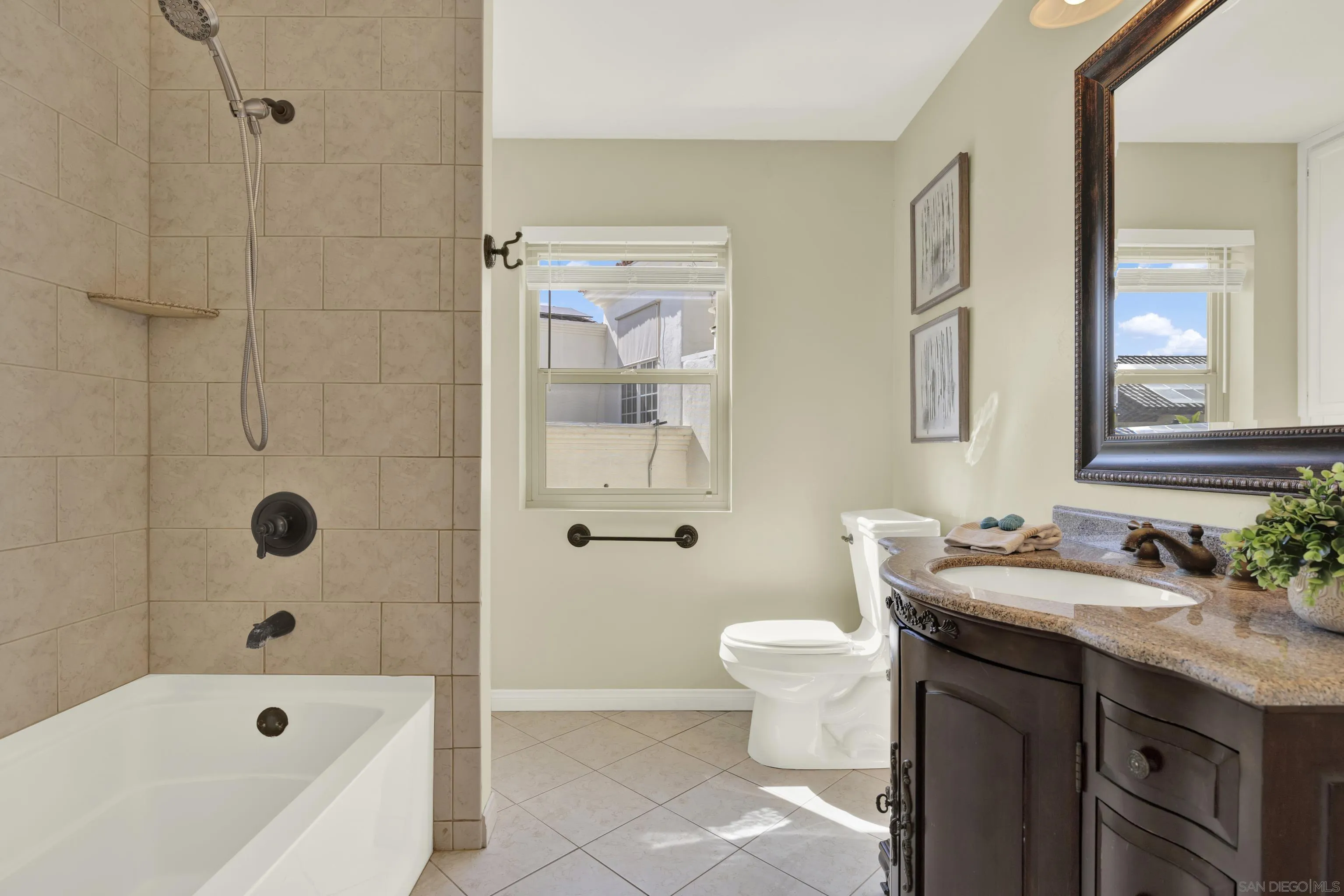 https://cdn.realtyfeed.com/cdn/127/250036376/73cbd9252ae6e538a4ca2054594eff99.webp