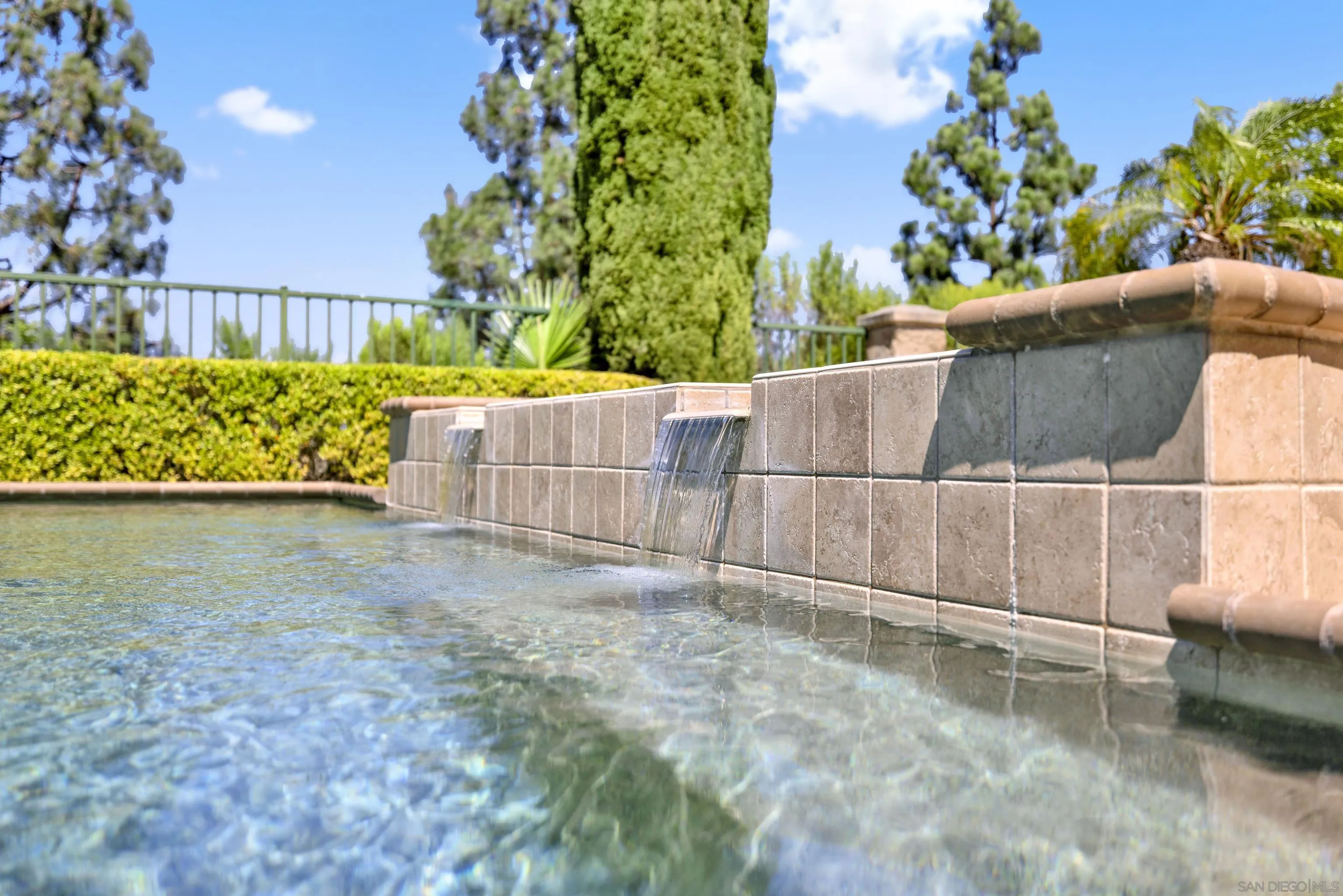 https://cdn.realtyfeed.com/cdn/127/250036376/8d7b68f837593623d1d9fbcf199befed.webp