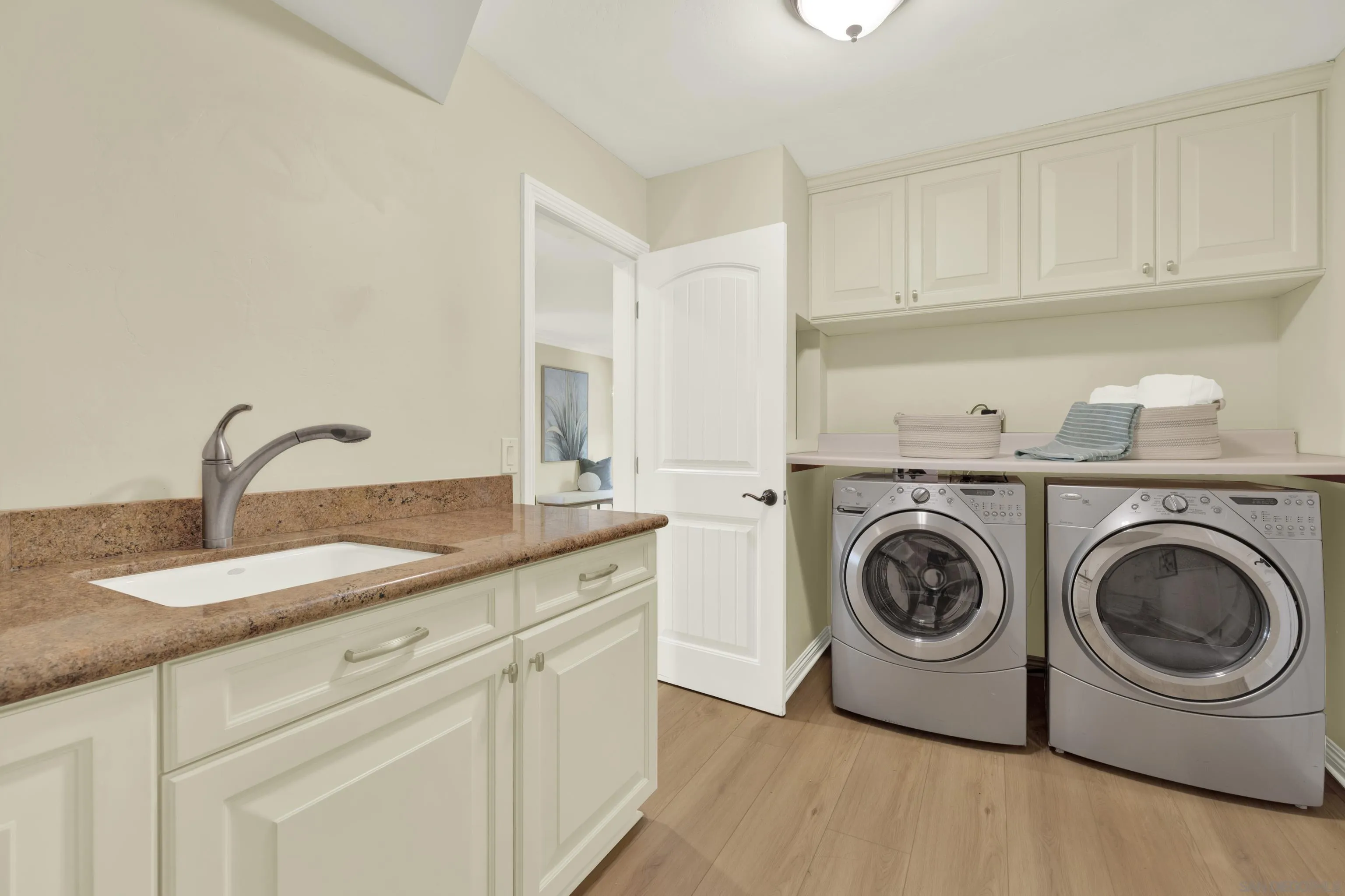 https://cdn.realtyfeed.com/cdn/127/250036376/8da26dff08c13f48e116713c1a914e89.webp
