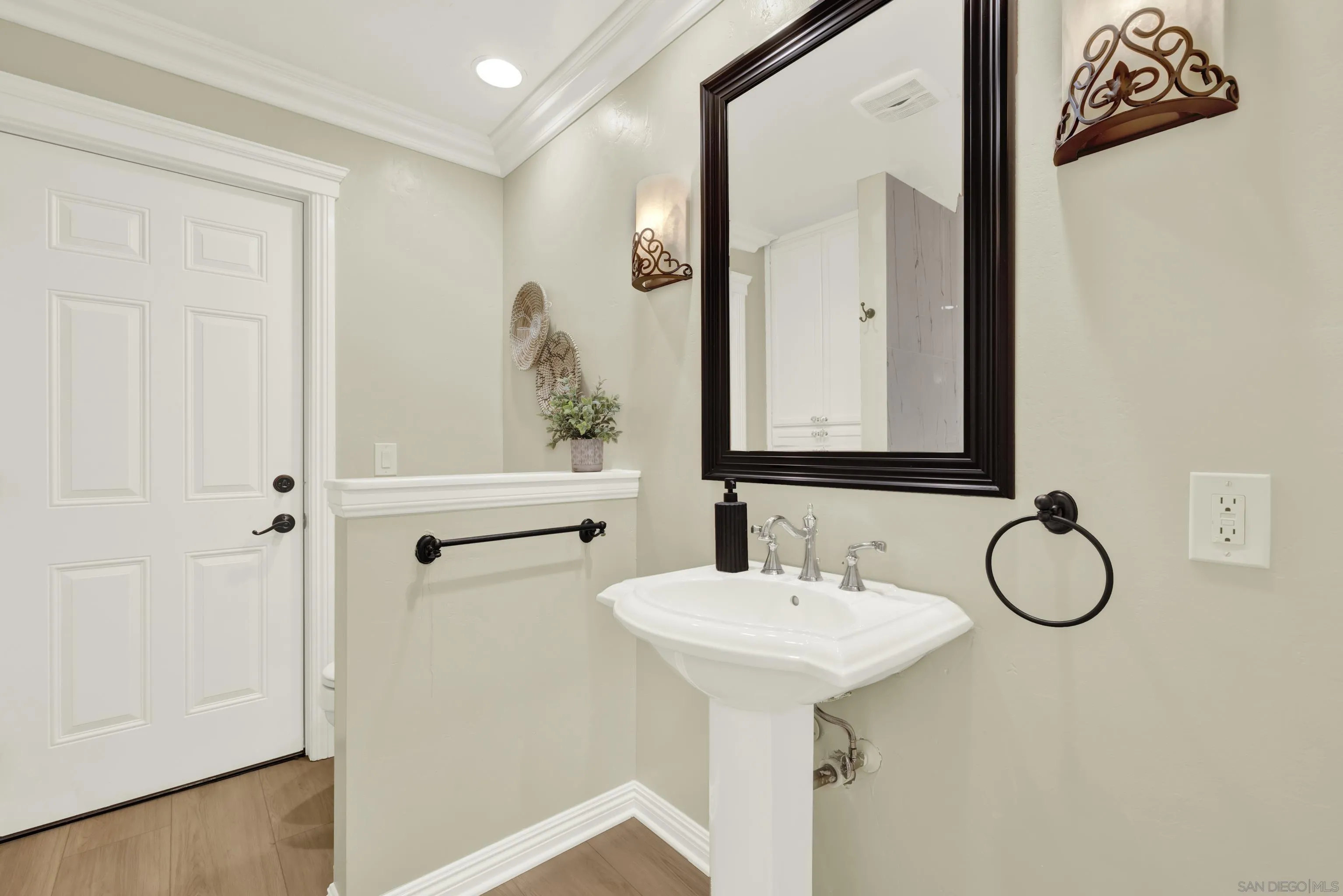 https://cdn.realtyfeed.com/cdn/127/250036376/90d4d8c25dac02869f35ce599207a029.webp
