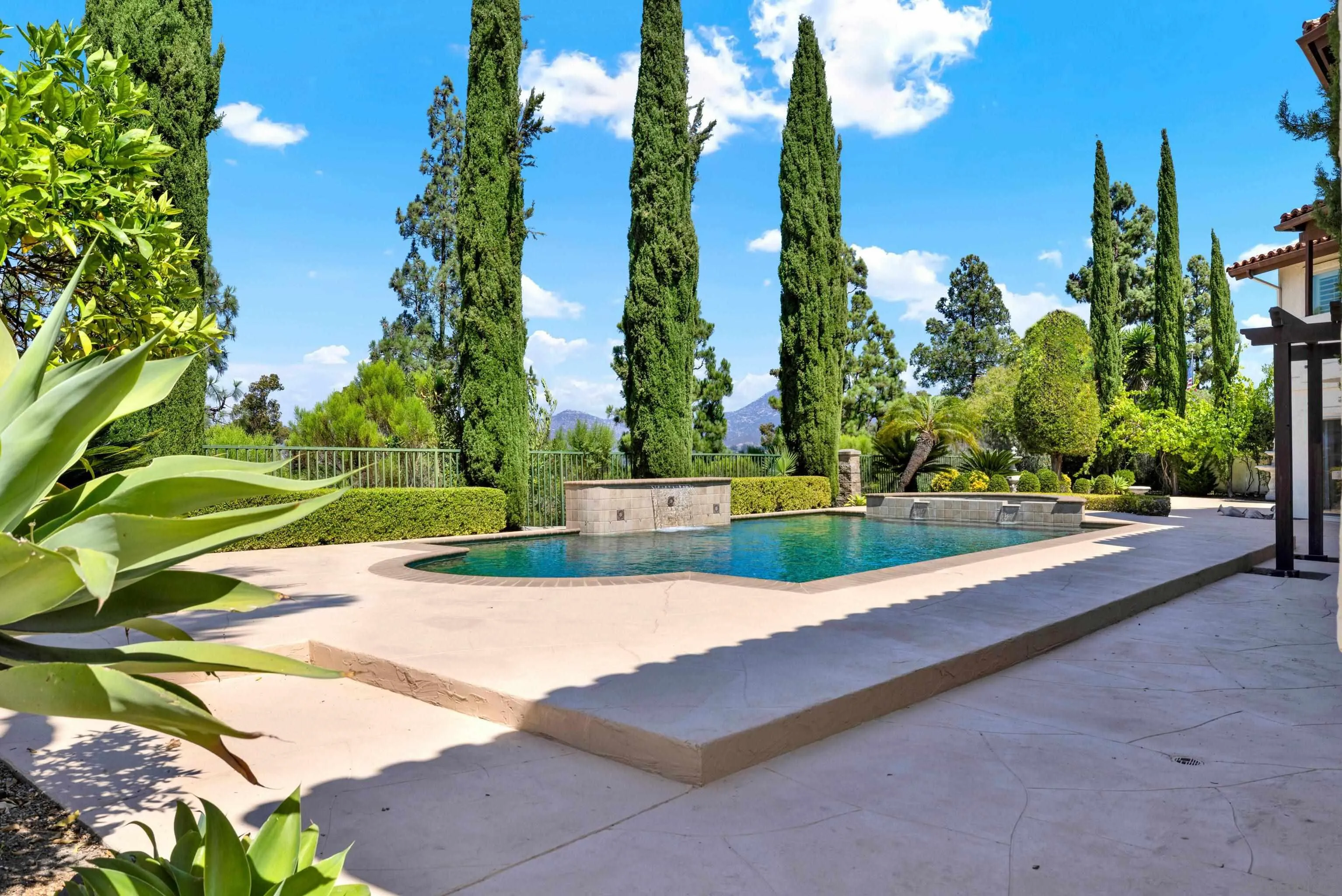 https://cdn.realtyfeed.com/cdn/127/250036376/91e1e7e3af9d835723a103ac8d3637a1.webp