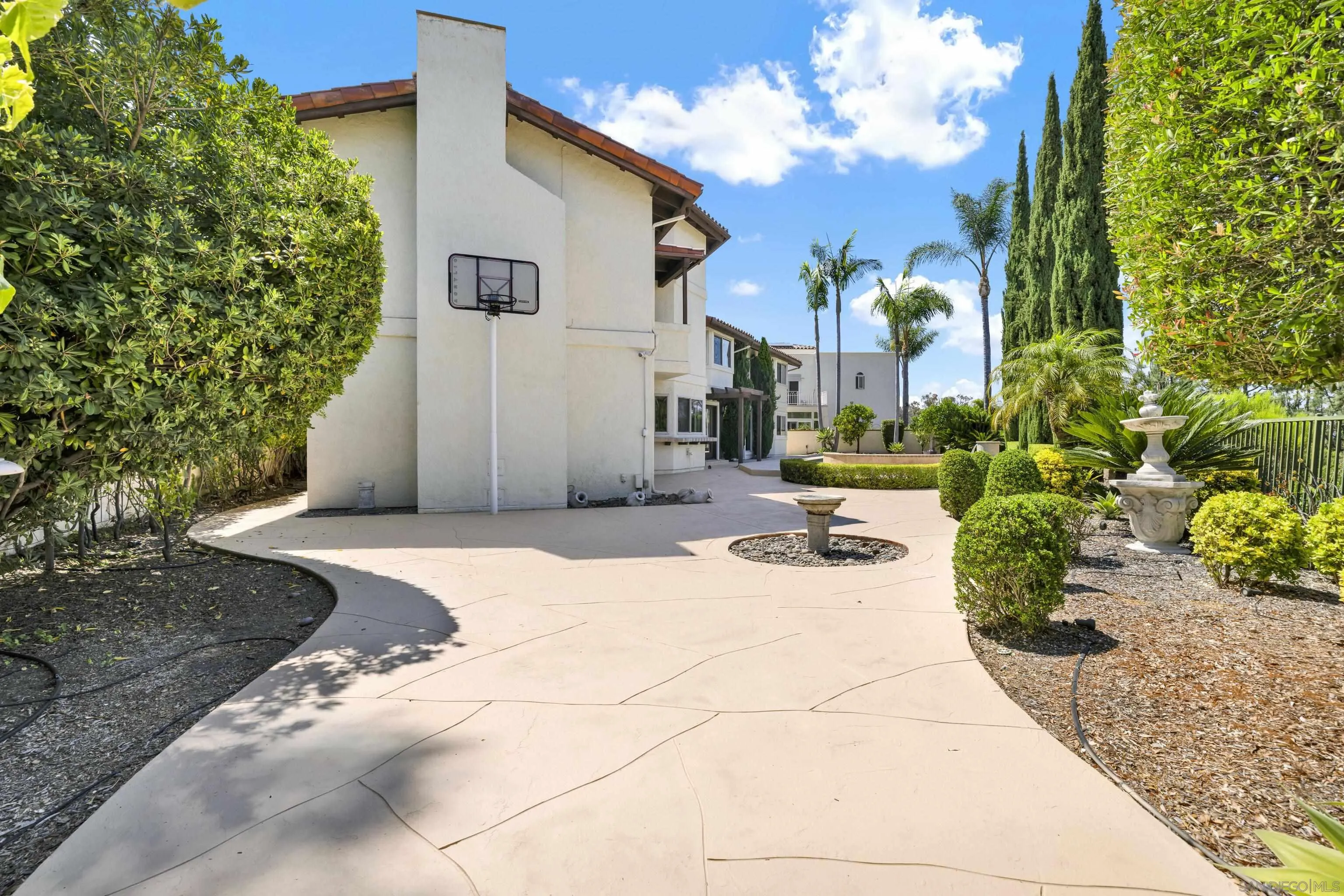 https://cdn.realtyfeed.com/cdn/127/250036376/aa5964cd8aefb621995f60ec06462d82.webp
