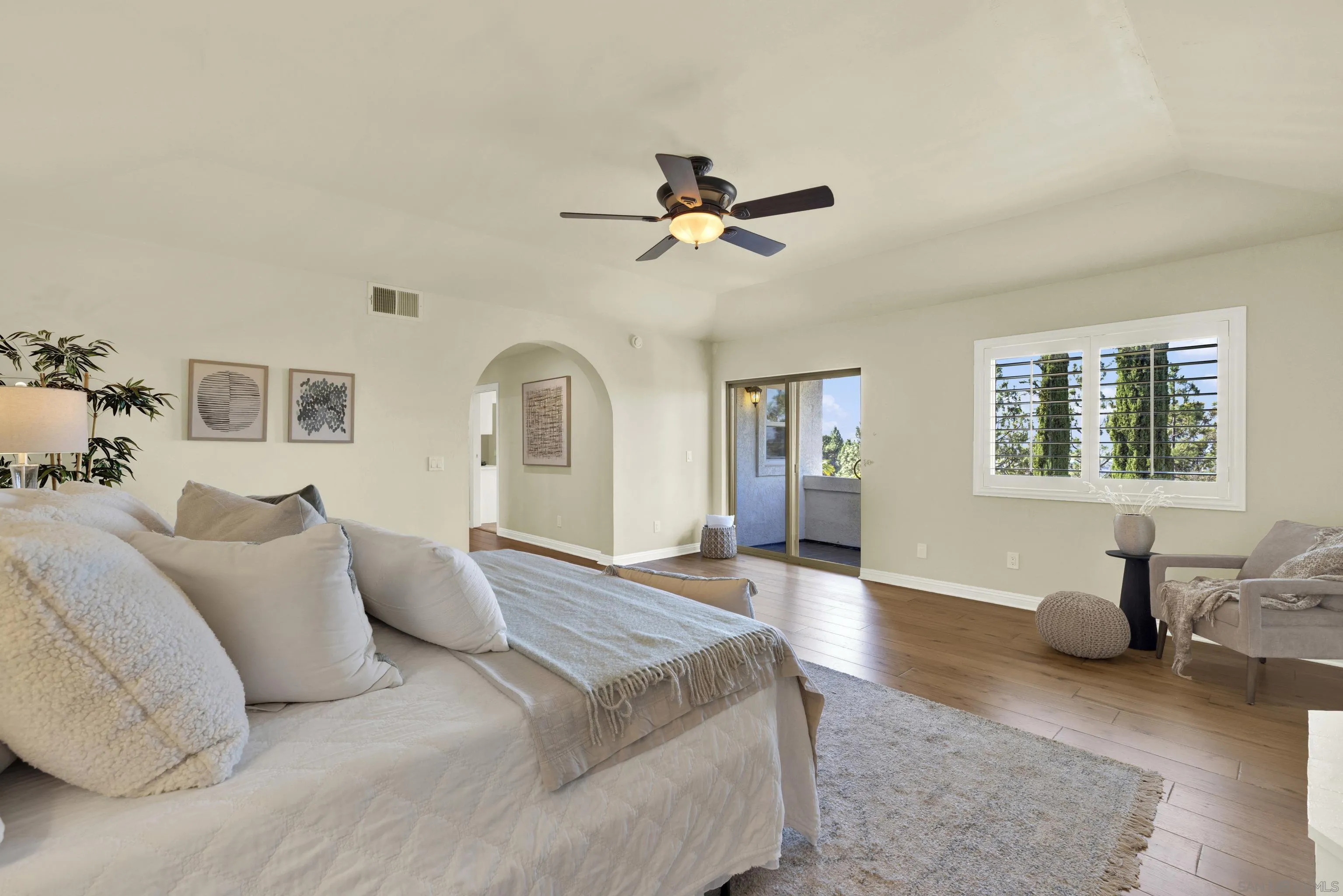 https://cdn.realtyfeed.com/cdn/127/250036376/c1f8d9f1d5dcc912e9c28ffde960d7c2.webp