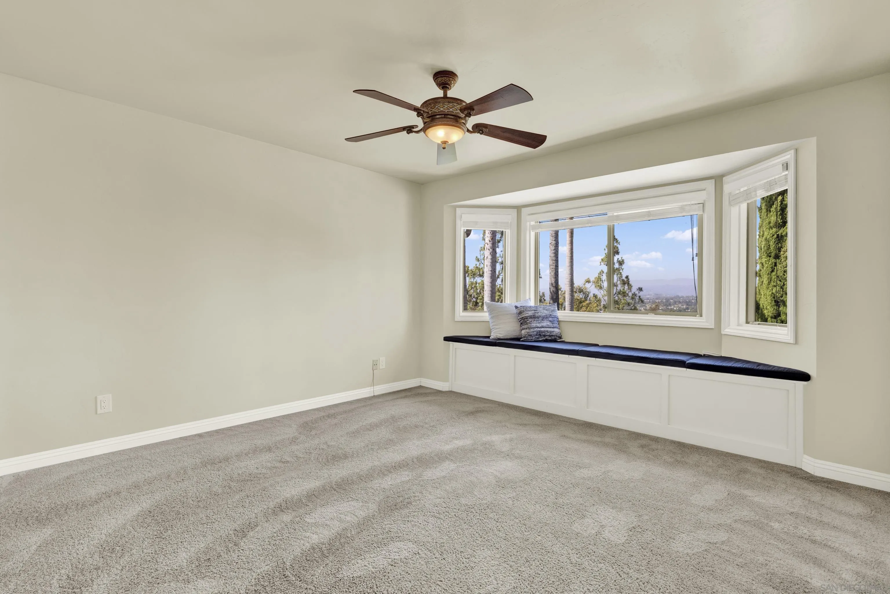 https://cdn.realtyfeed.com/cdn/127/250036376/c94dd2472b4facfcb8240717d3c552ef.webp