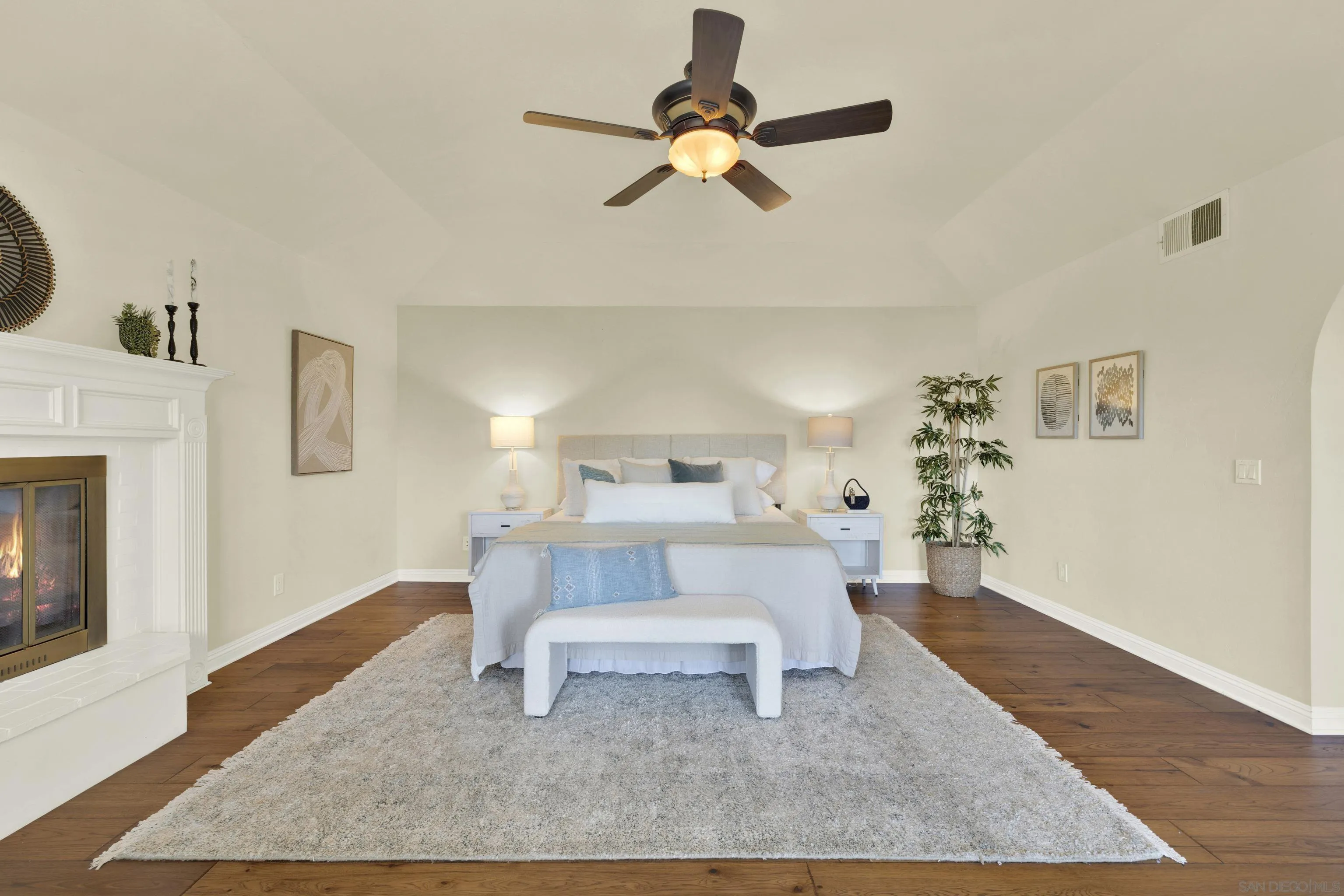https://cdn.realtyfeed.com/cdn/127/250036376/fa22fa1cdc29d96938f4aacf9b136864.webp