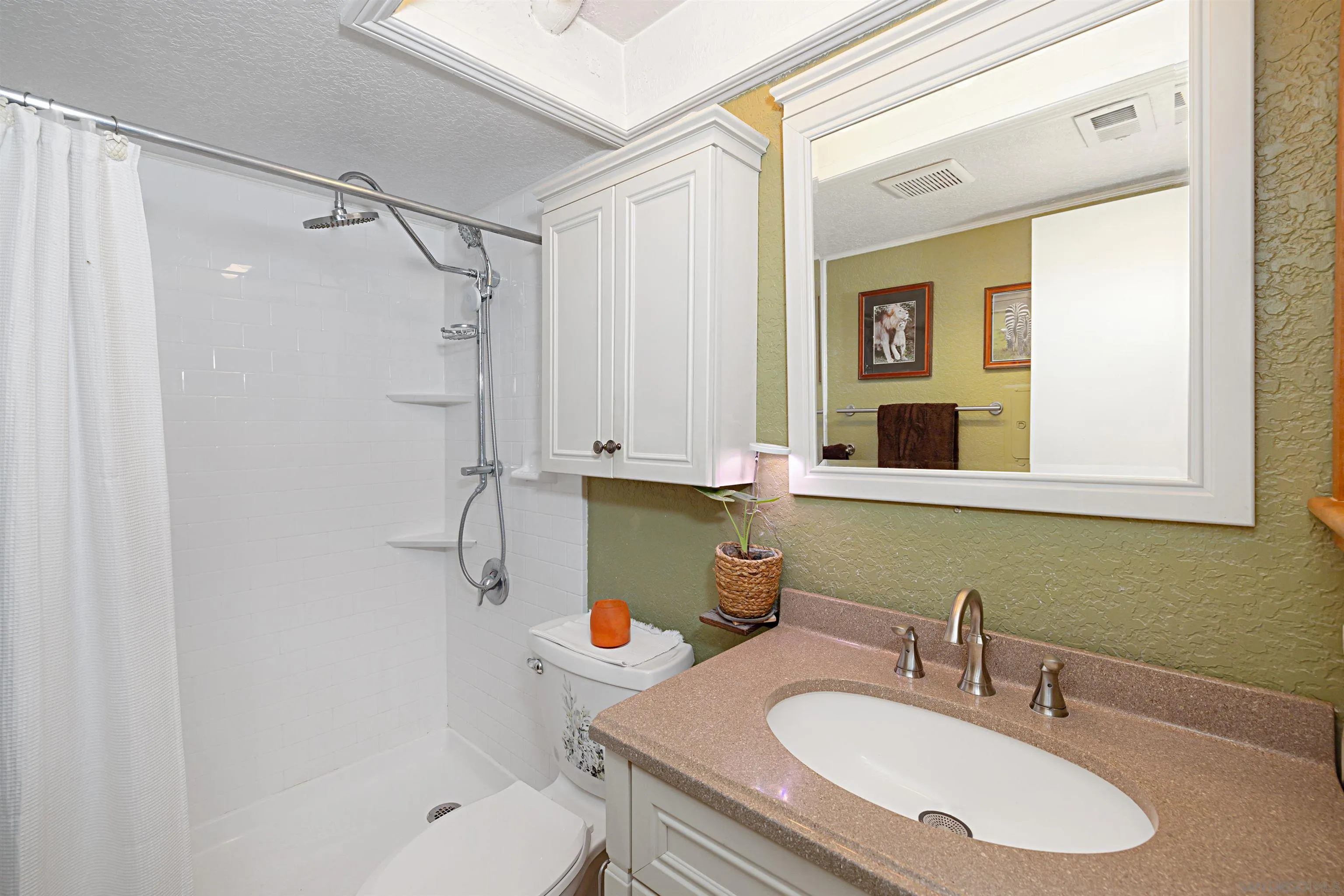 https://cdn.realtyfeed.com/cdn/127/250036378/1b3653d5c8d1421e19bf8bd3fe49b562.webp