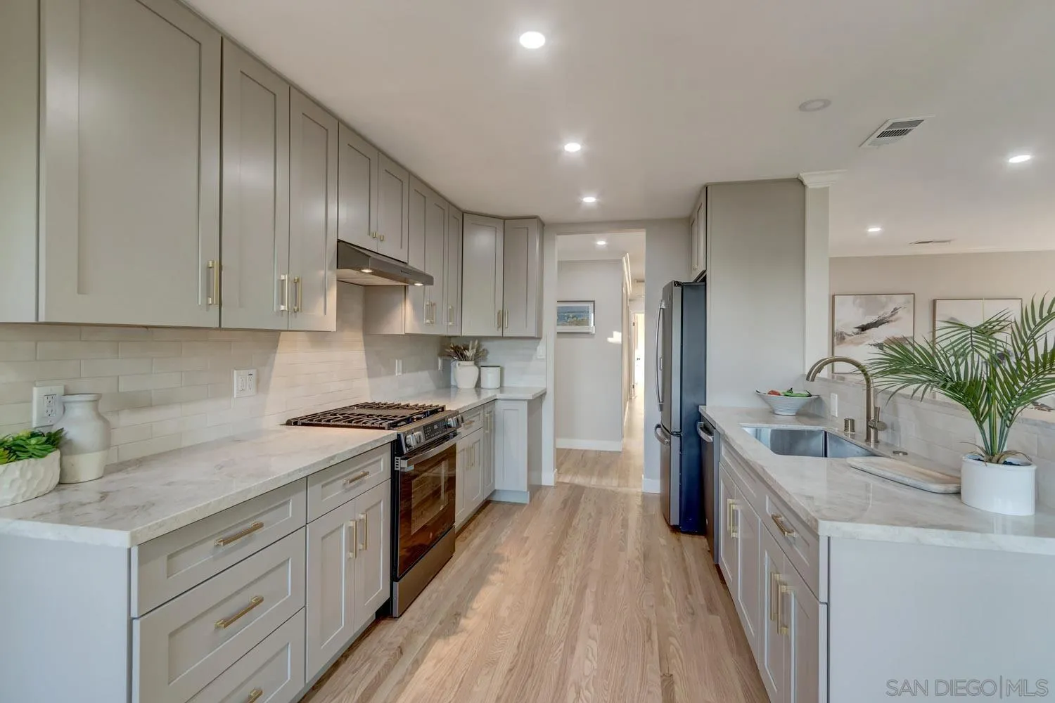 https://cdn.realtyfeed.com/cdn/127/250036382/093ee1272ba2ad7410242a371f8863ce.webp