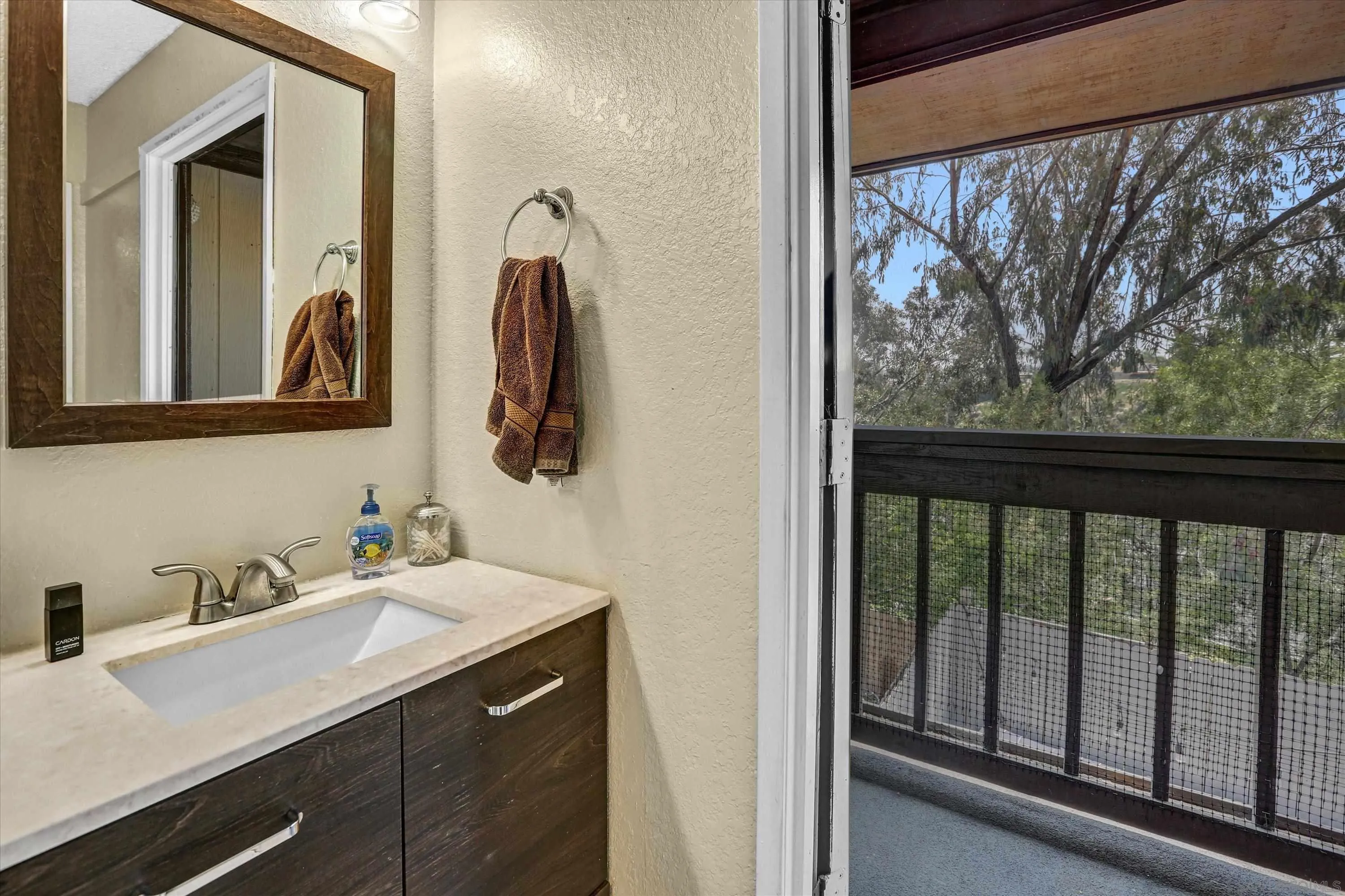 https://cdn.realtyfeed.com/cdn/127/250036386/95768a4e685448ae834be79036f21c18.webp