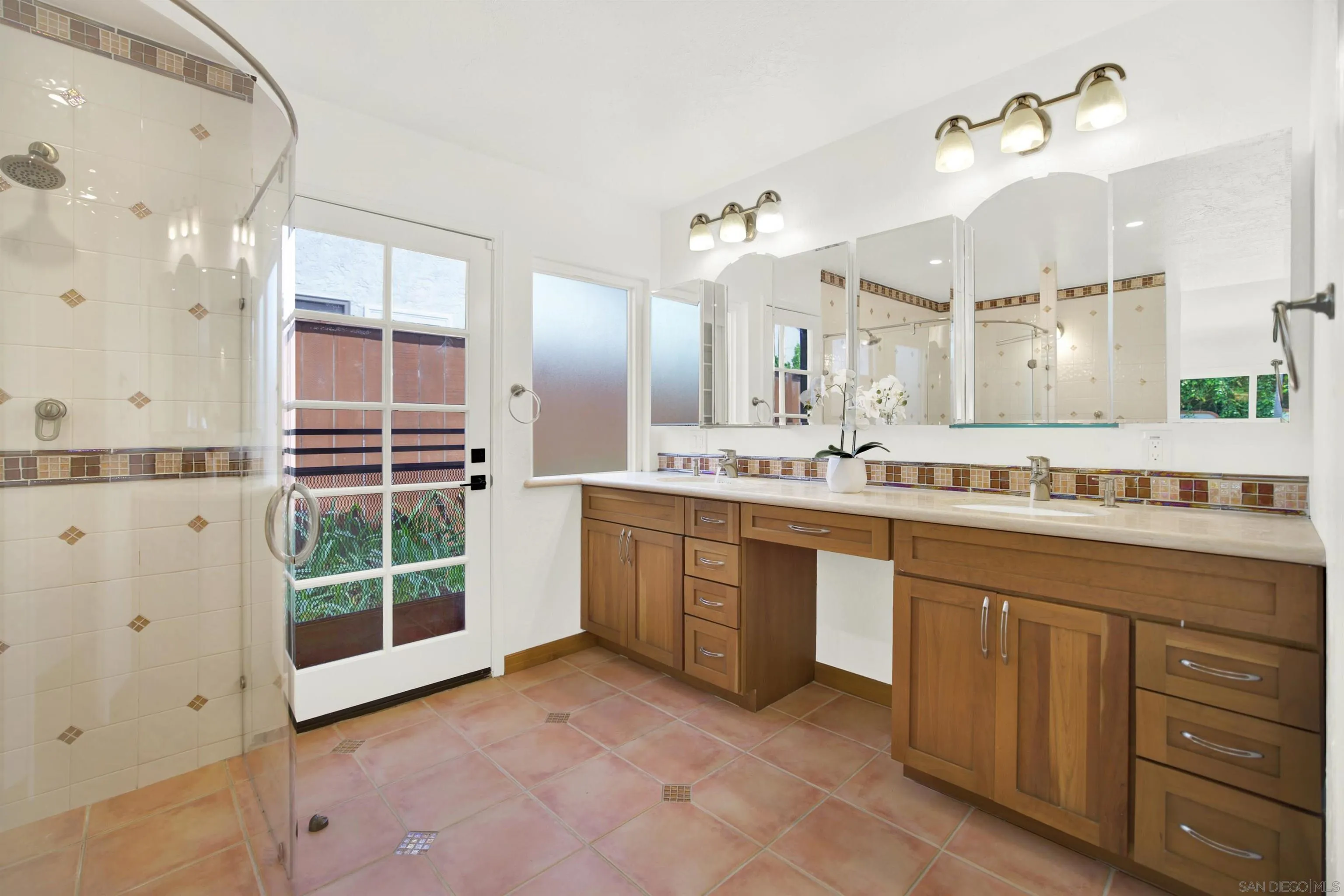 https://cdn.realtyfeed.com/cdn/127/250036389/0f6acde894d6a80e029a2caa451c6d0c.webp
