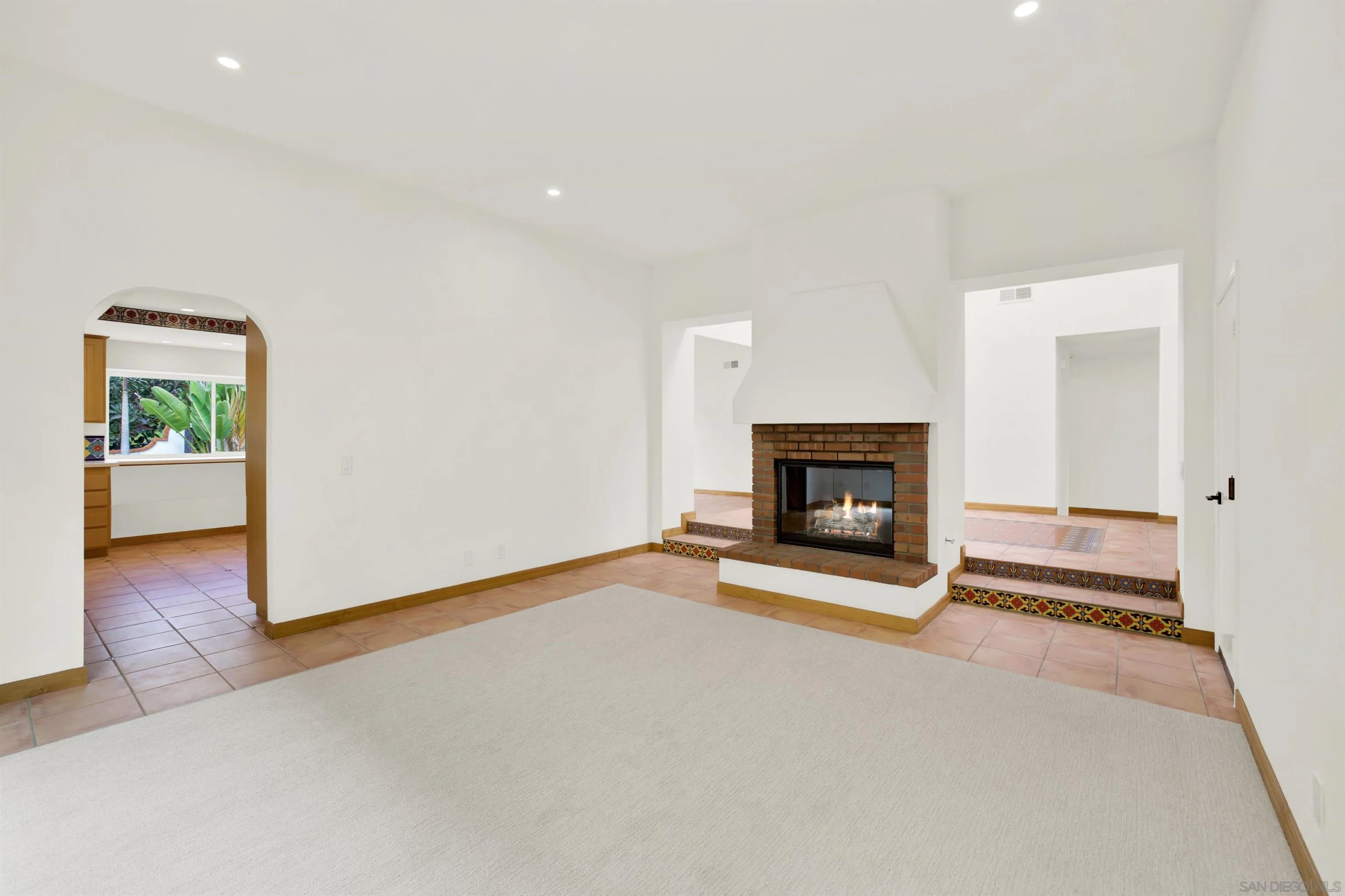 https://cdn.realtyfeed.com/cdn/127/250036389/623acd165598af9d94bdfcab503de504.webp
