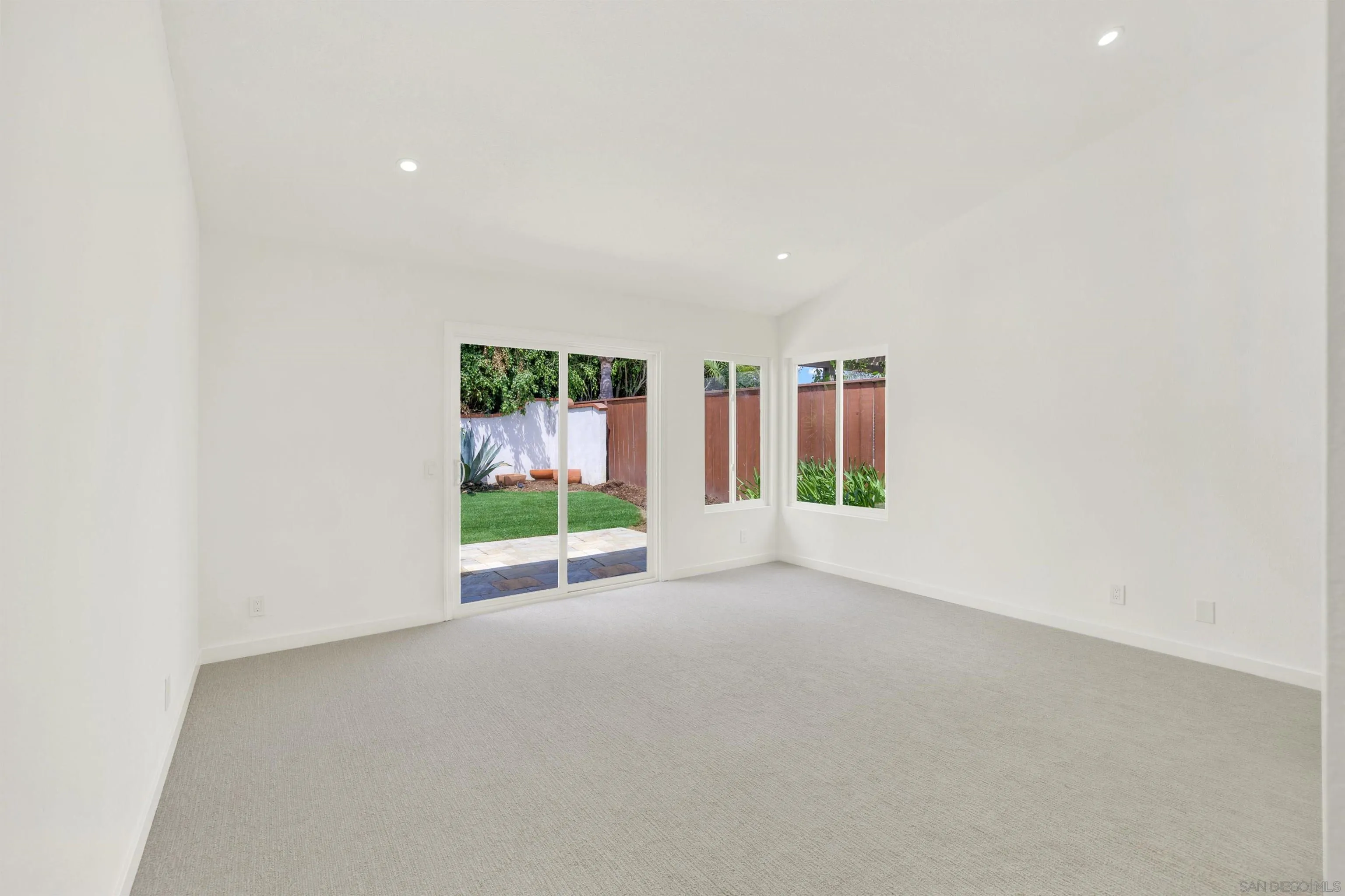 https://cdn.realtyfeed.com/cdn/127/250036389/ba0298f6de19e1fe1879fab3ede6bb18.webp