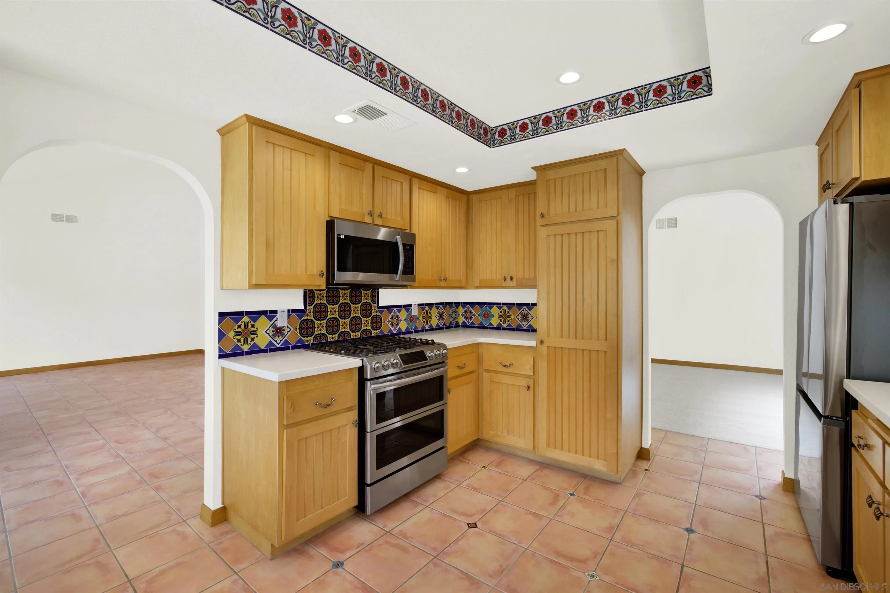 https://cdn.realtyfeed.com/cdn/127/250036389/bb65decc31eefb035e6ae27ece7aaf49.webp