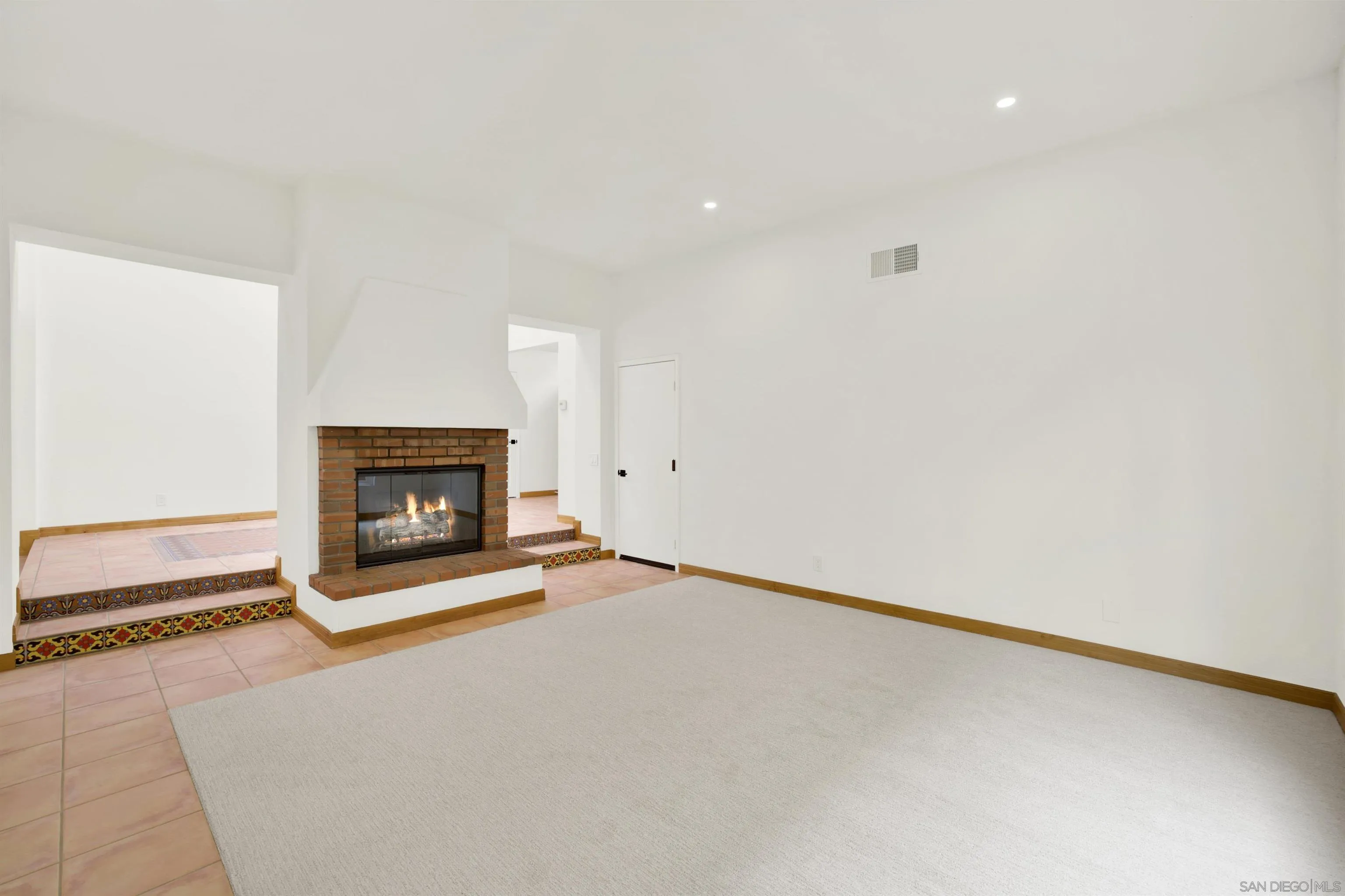 https://cdn.realtyfeed.com/cdn/127/250036389/da254c2c22767db02649d1a2344f4a6e.webp