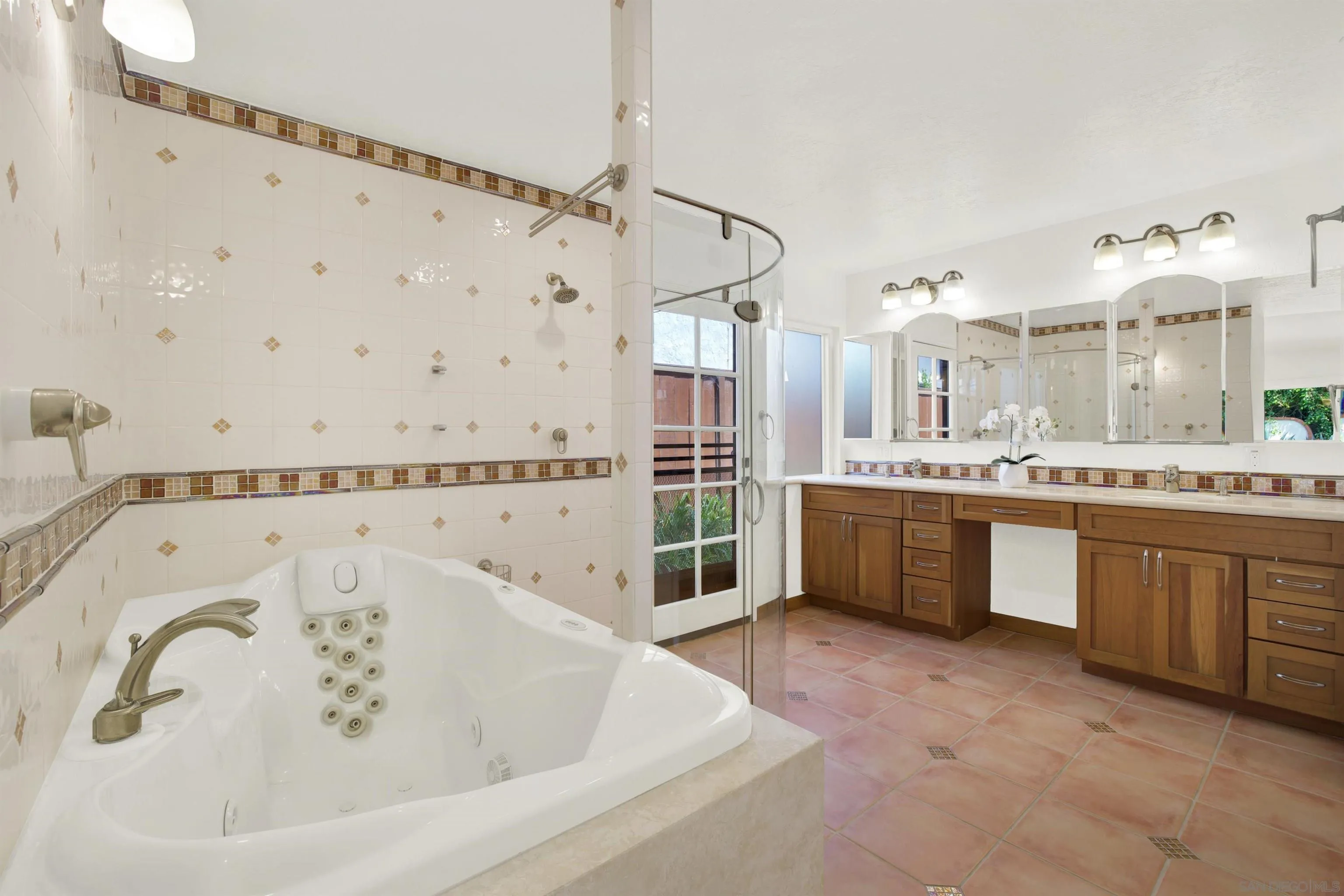 https://cdn.realtyfeed.com/cdn/127/250036389/e06b010bfe0ace761ecd68ba21d8ca77.webp