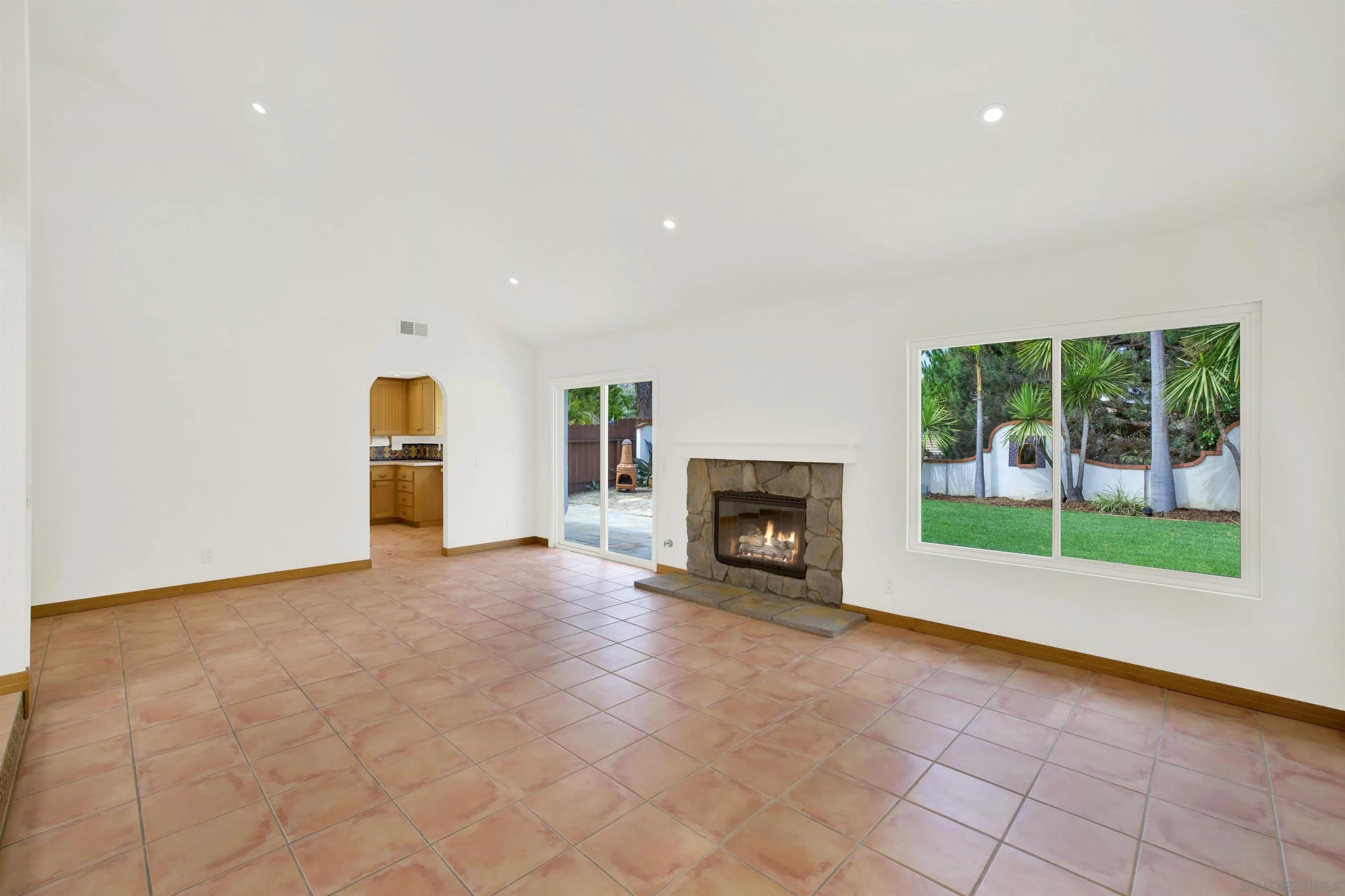 https://cdn.realtyfeed.com/cdn/127/250036389/e9805ebf41e41ae901e9a271a0cf5b40.webp