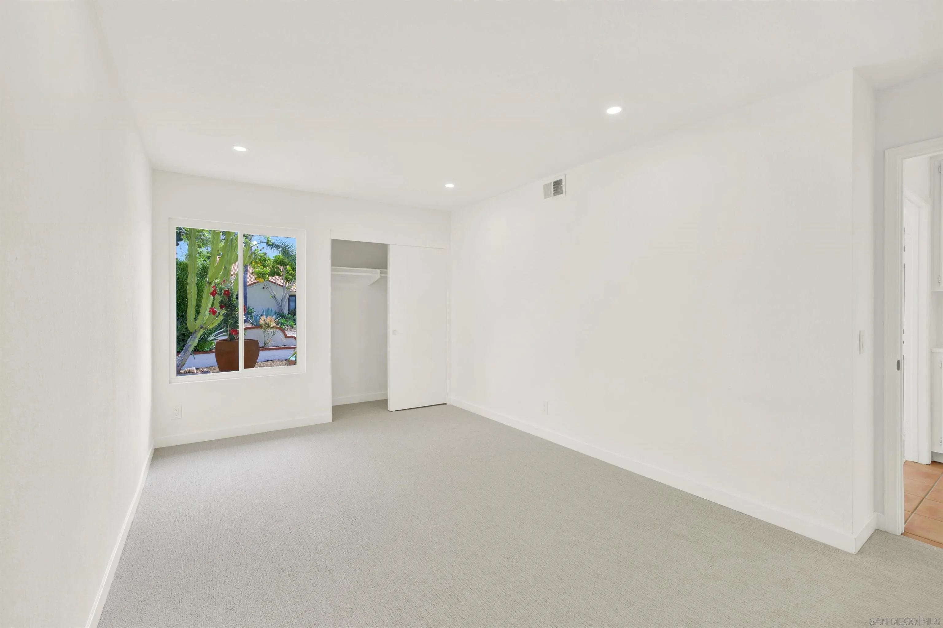 https://cdn.realtyfeed.com/cdn/127/250036389/f3cf29836b2138ac6b8b1cb830047c4a.webp