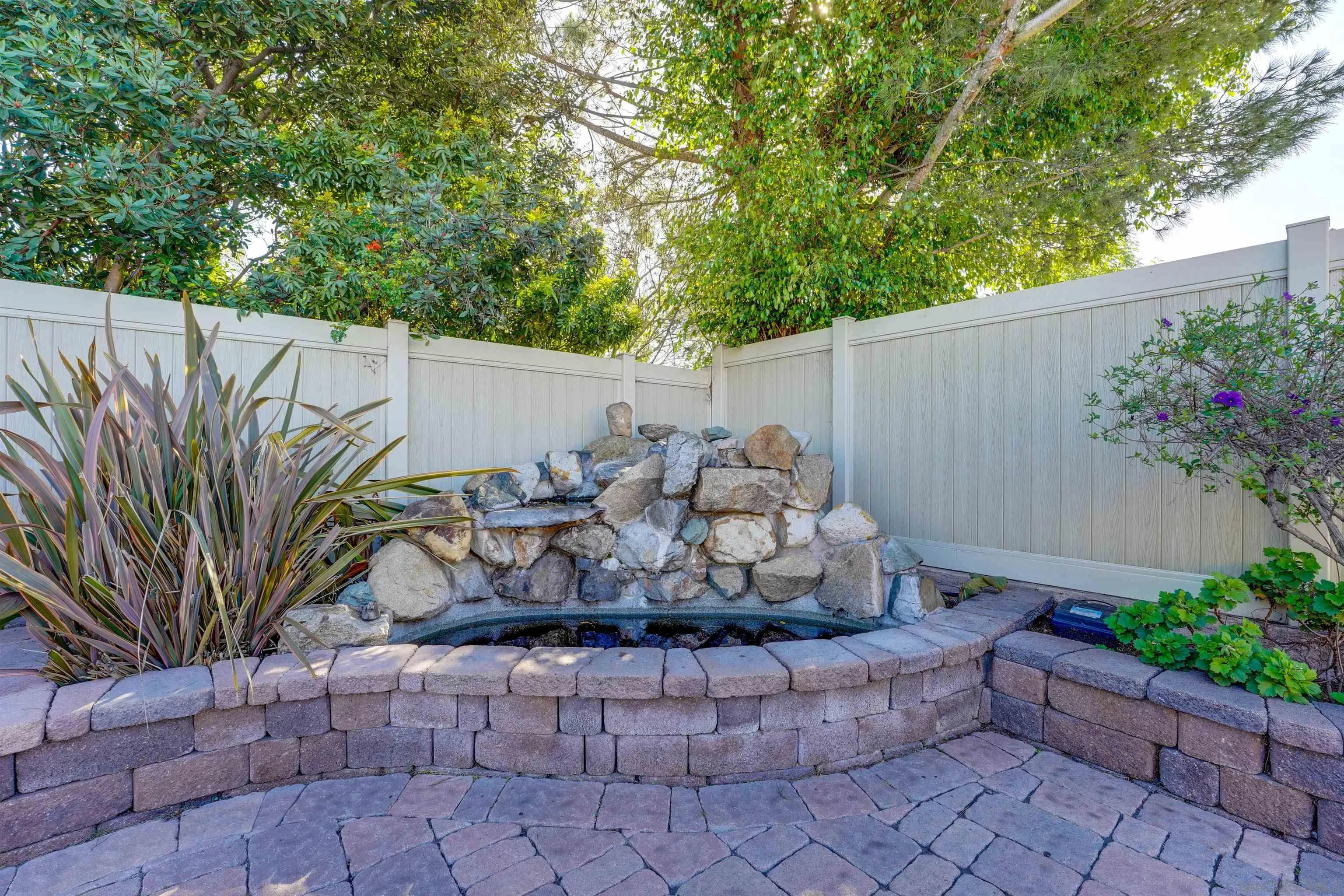 https://cdn.realtyfeed.com/cdn/127/250036393/569fa0984b05ccdce21aab9cc698b350.webp