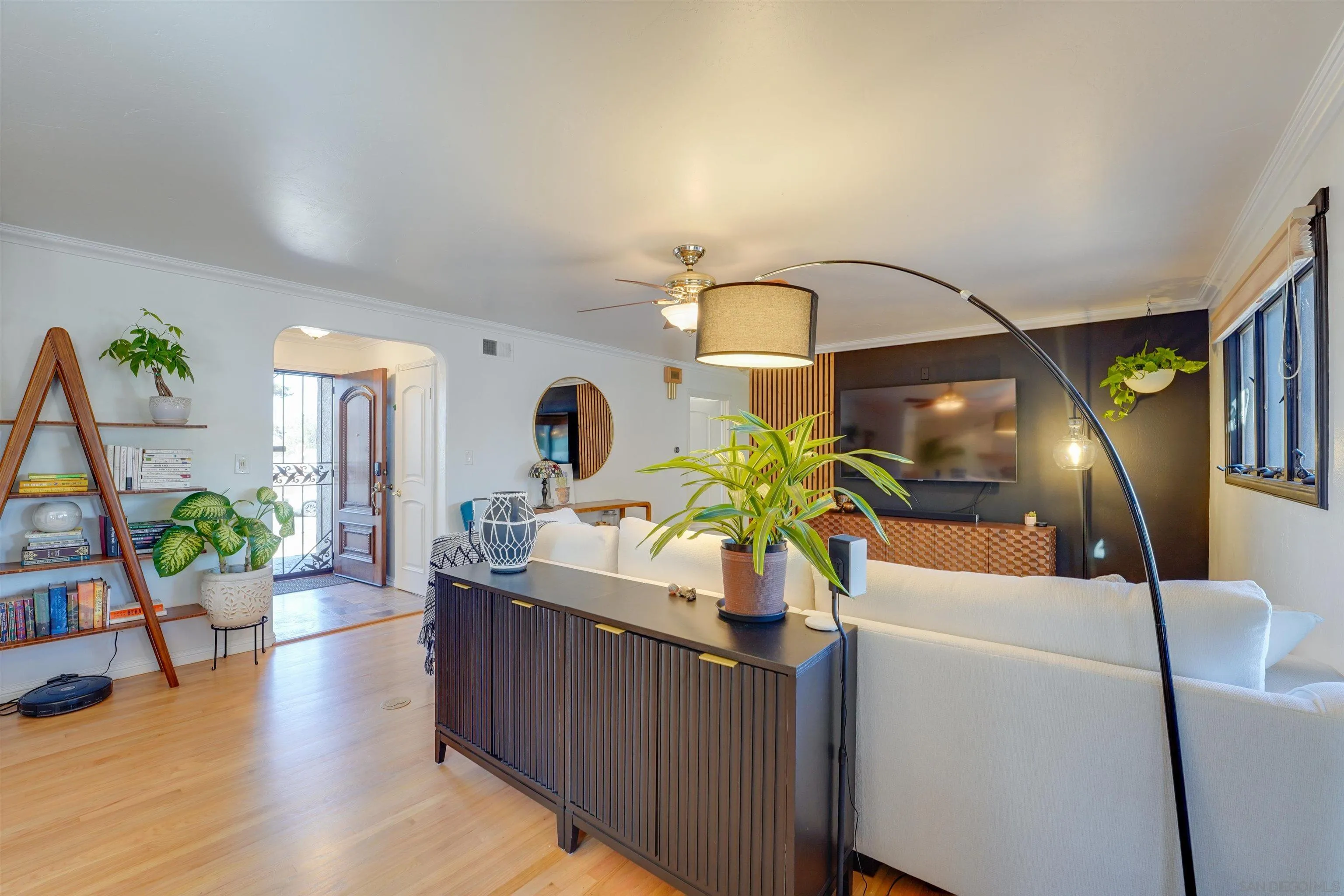https://cdn.realtyfeed.com/cdn/127/250036393/c01371db28547f502289a77a2512b73c.webp