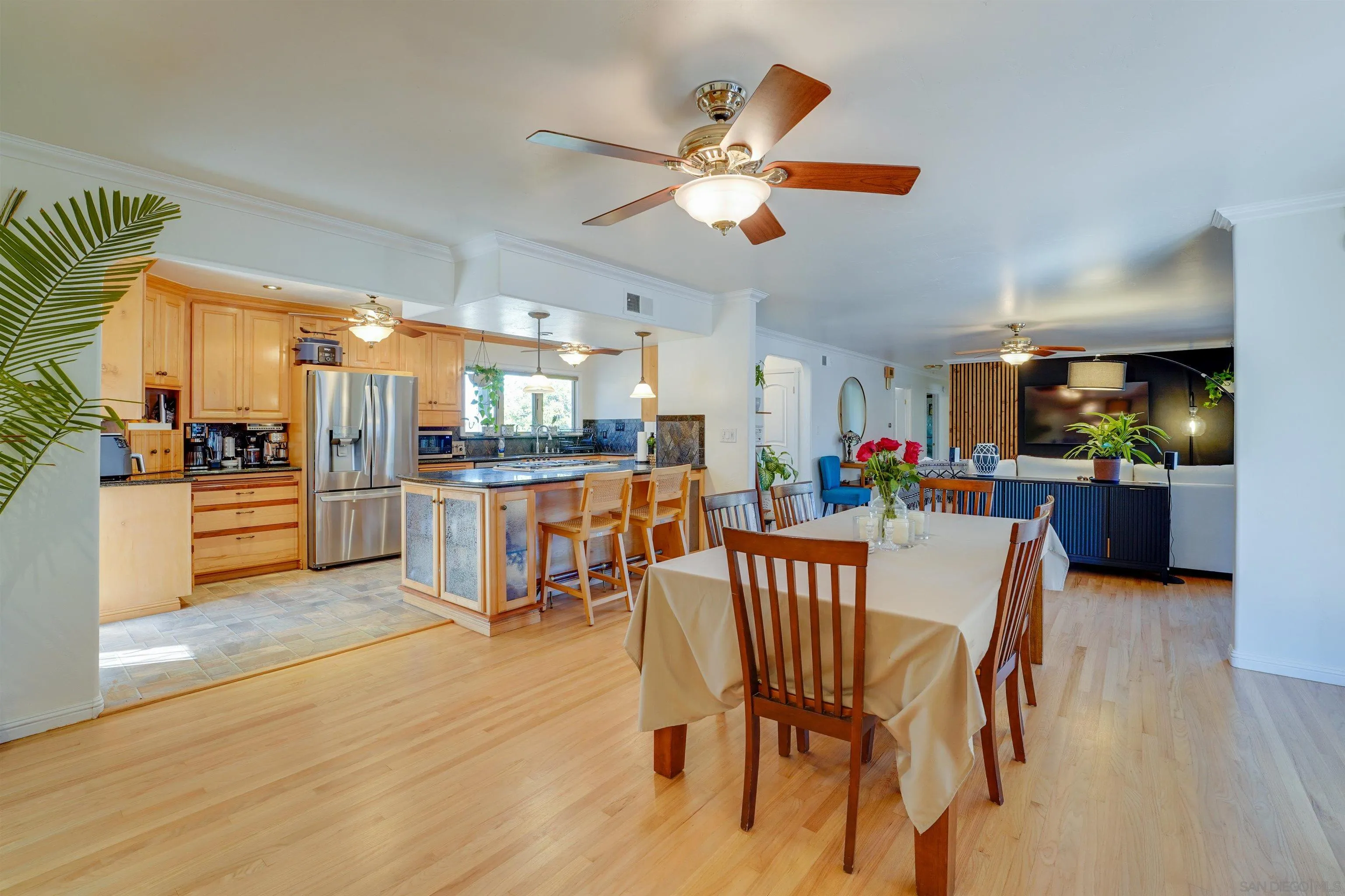 https://cdn.realtyfeed.com/cdn/127/250036393/db81b451314d7449249468bd194a80a3.webp