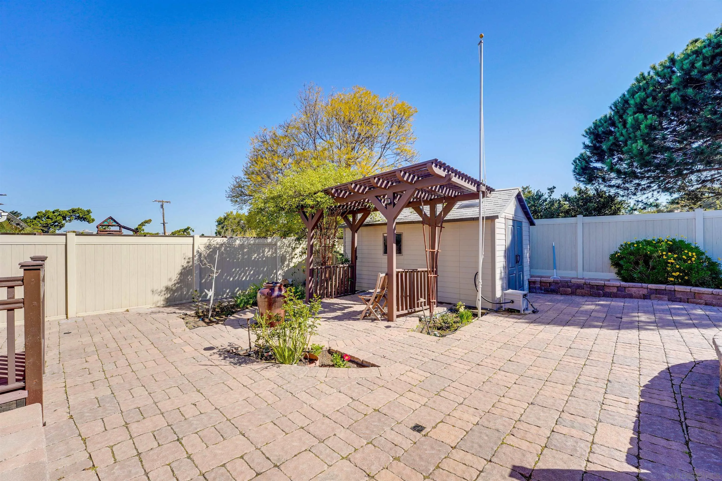 https://cdn.realtyfeed.com/cdn/127/250036393/fb18051a83bb961d65120f2d815cbe0d.webp