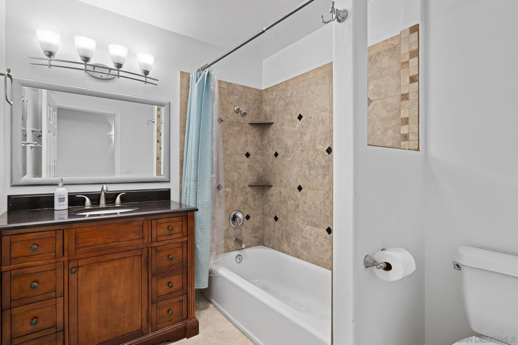 https://cdn.realtyfeed.com/cdn/127/250036394/1551f0261bd3e10cbbfdcc00e5395bb6.webp