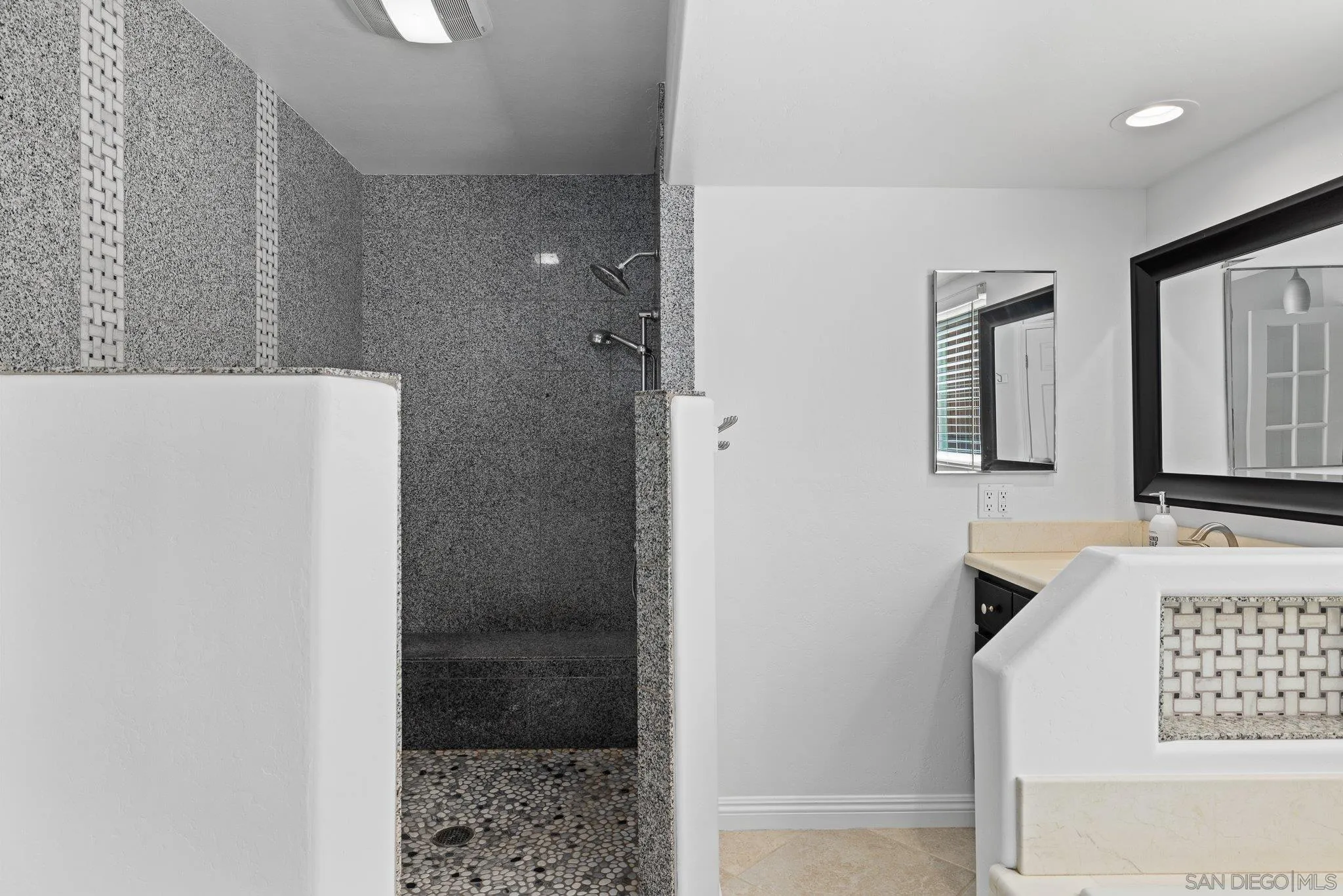 https://cdn.realtyfeed.com/cdn/127/250036394/25bd6adae726c7462e1c80e8f5df8a48.webp