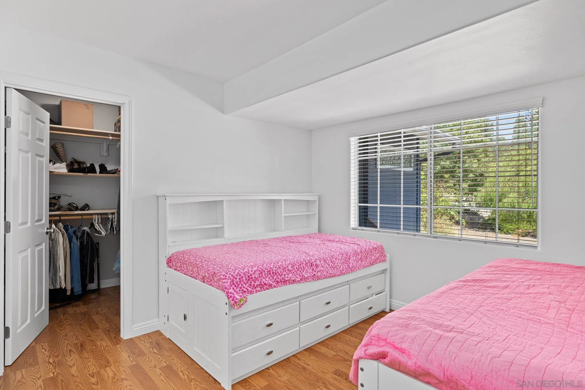 https://cdn.realtyfeed.com/cdn/127/250036394/8683d8c9ec723b4bbdc3a2a0dbed9ba8.webp