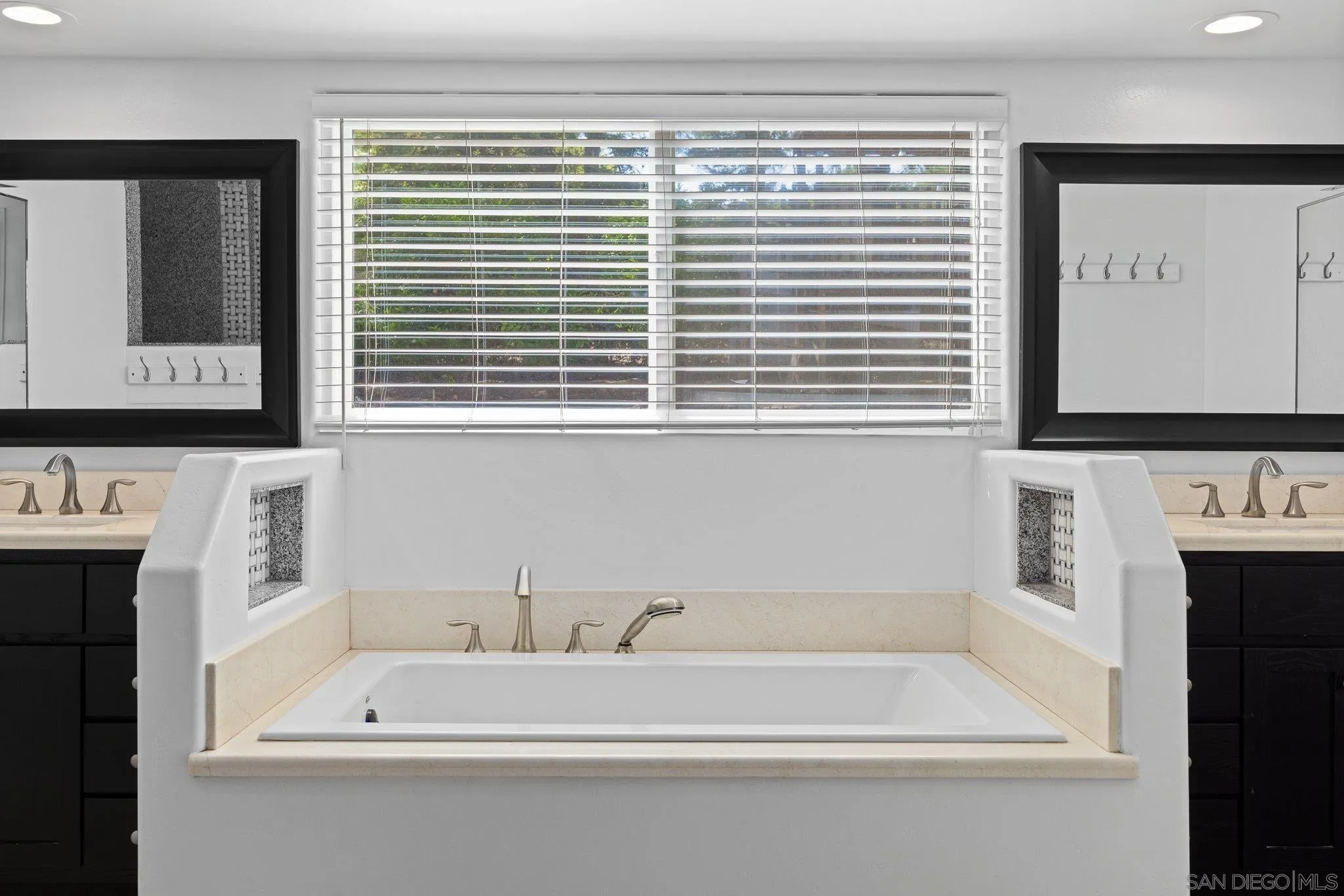 https://cdn.realtyfeed.com/cdn/127/250036394/96afcfcb2b435af2767b6b2391090002.webp