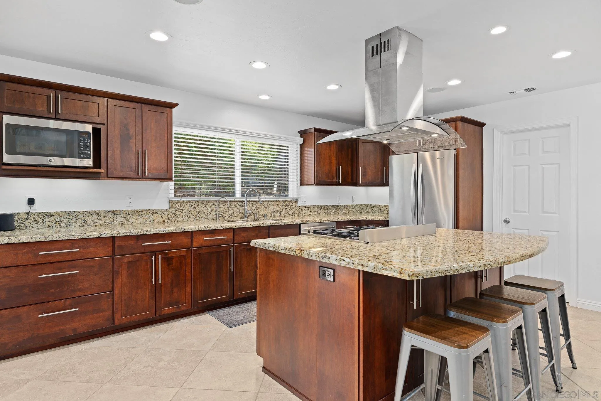 https://cdn.realtyfeed.com/cdn/127/250036394/9cd9656f4b22d05c2934610d354c4b9d.webp